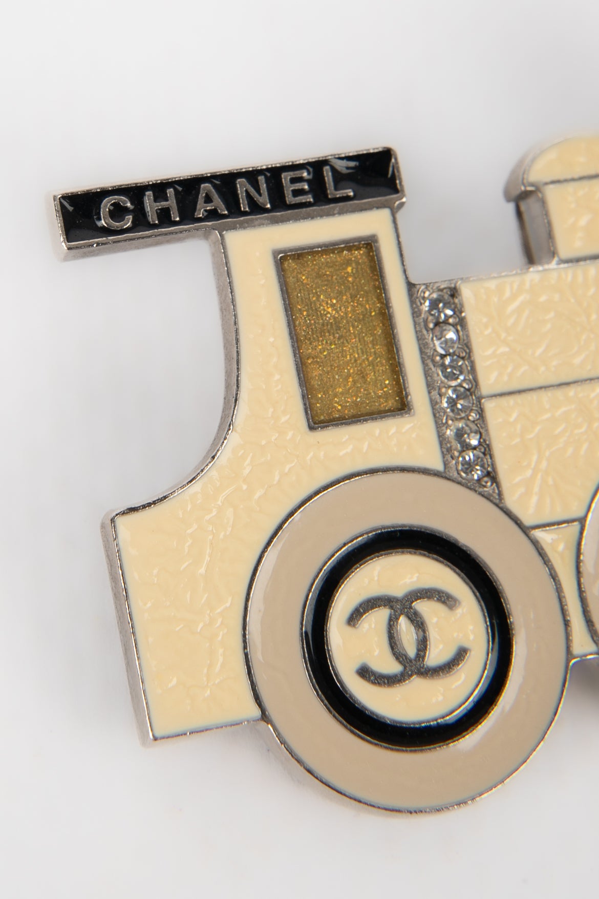 Broche locomotive Chanel 