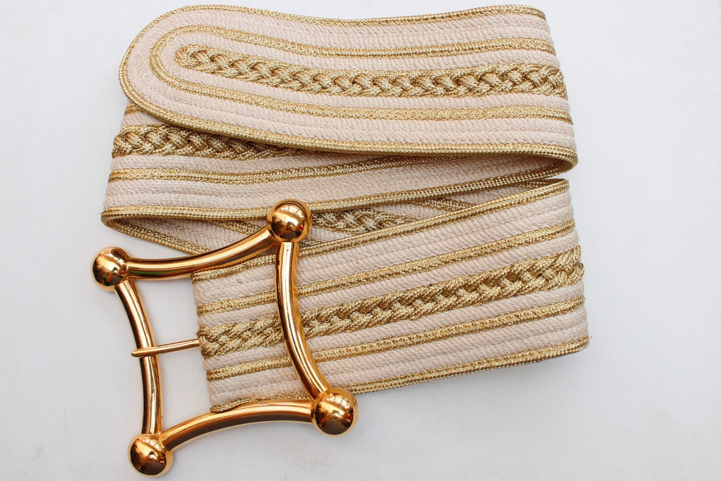 Large ceinture en passementerie