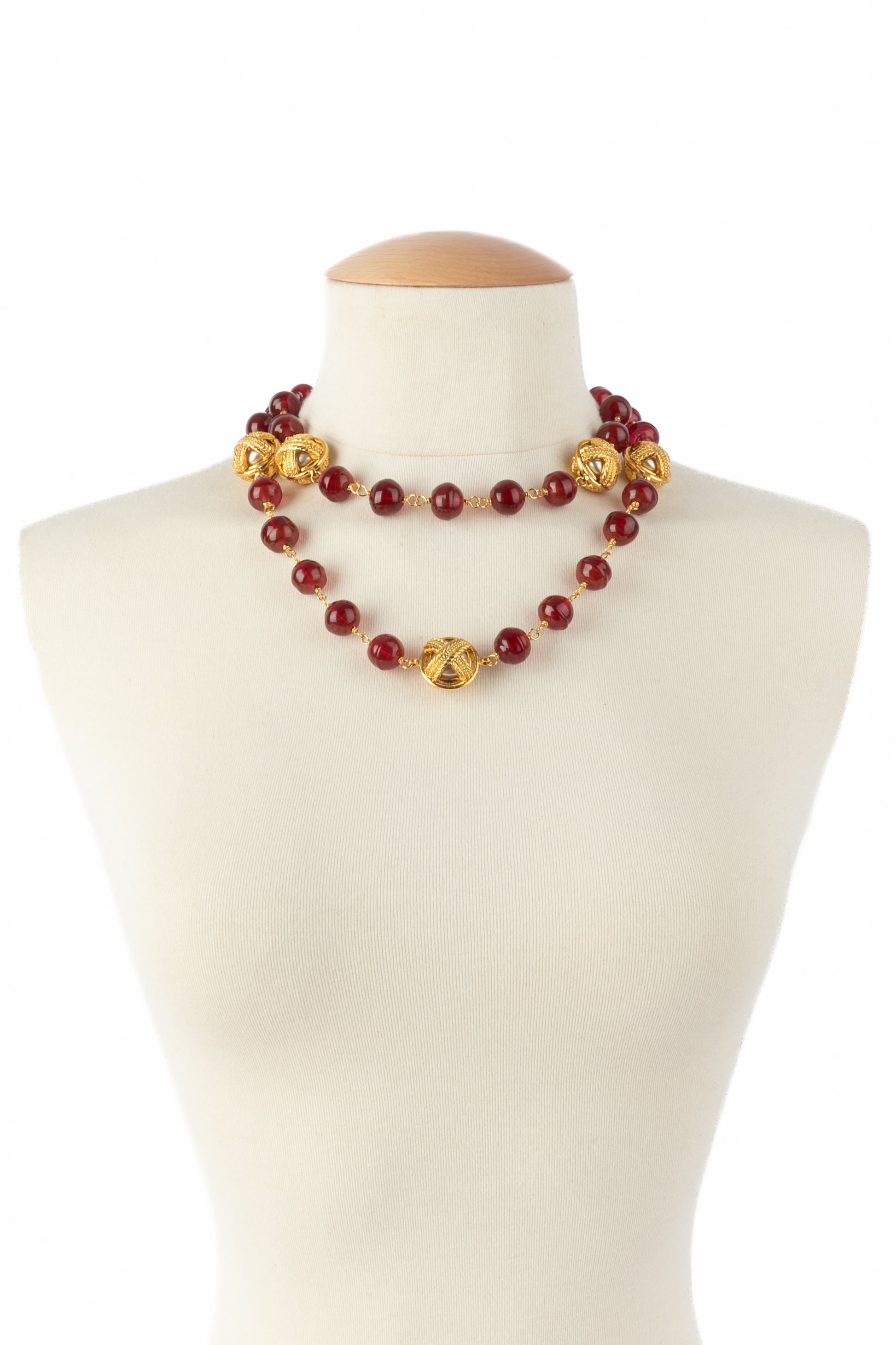 Collier de perles rouges Chanel 1990's