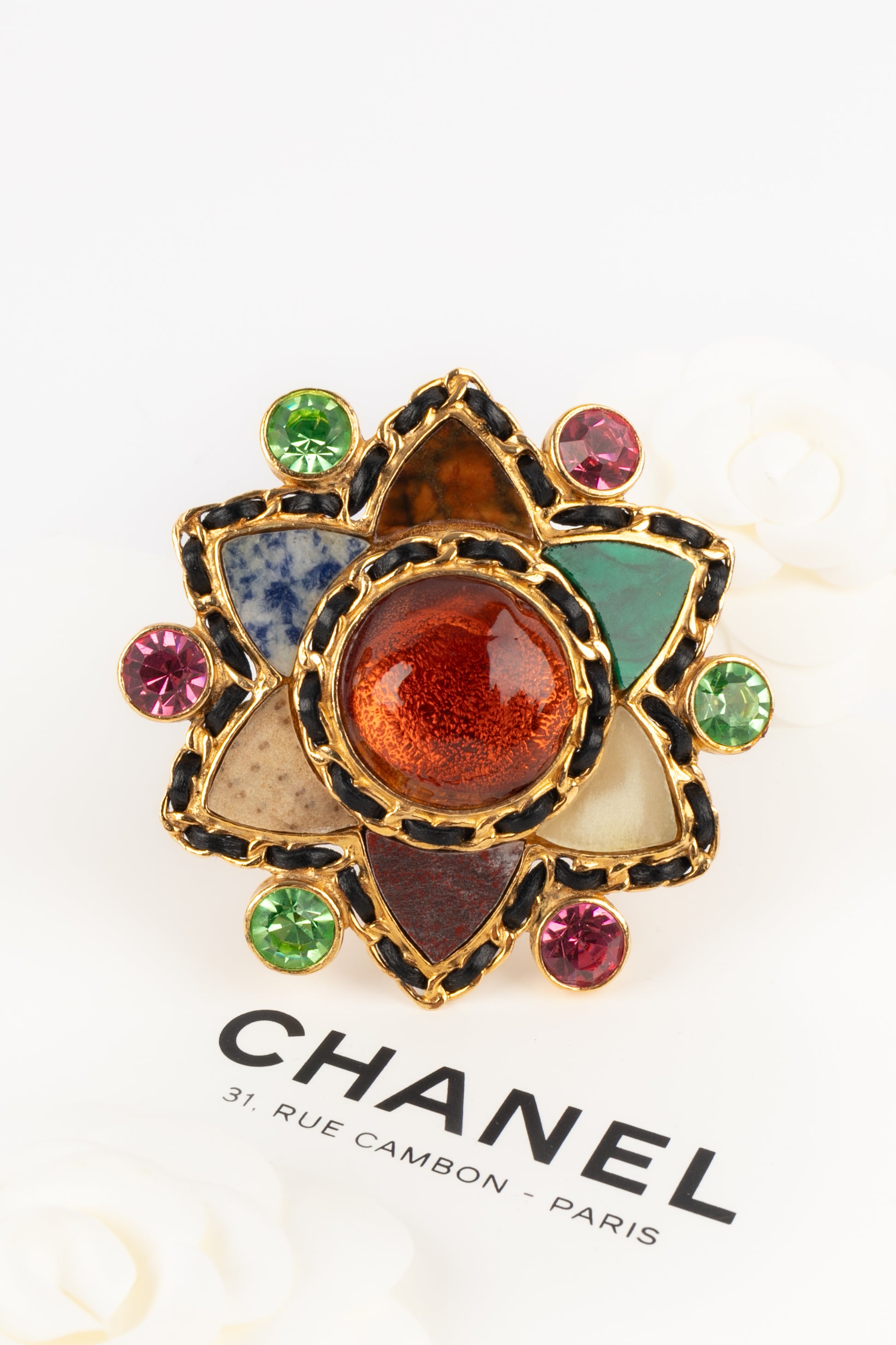 Broche en pierre dure Chanel