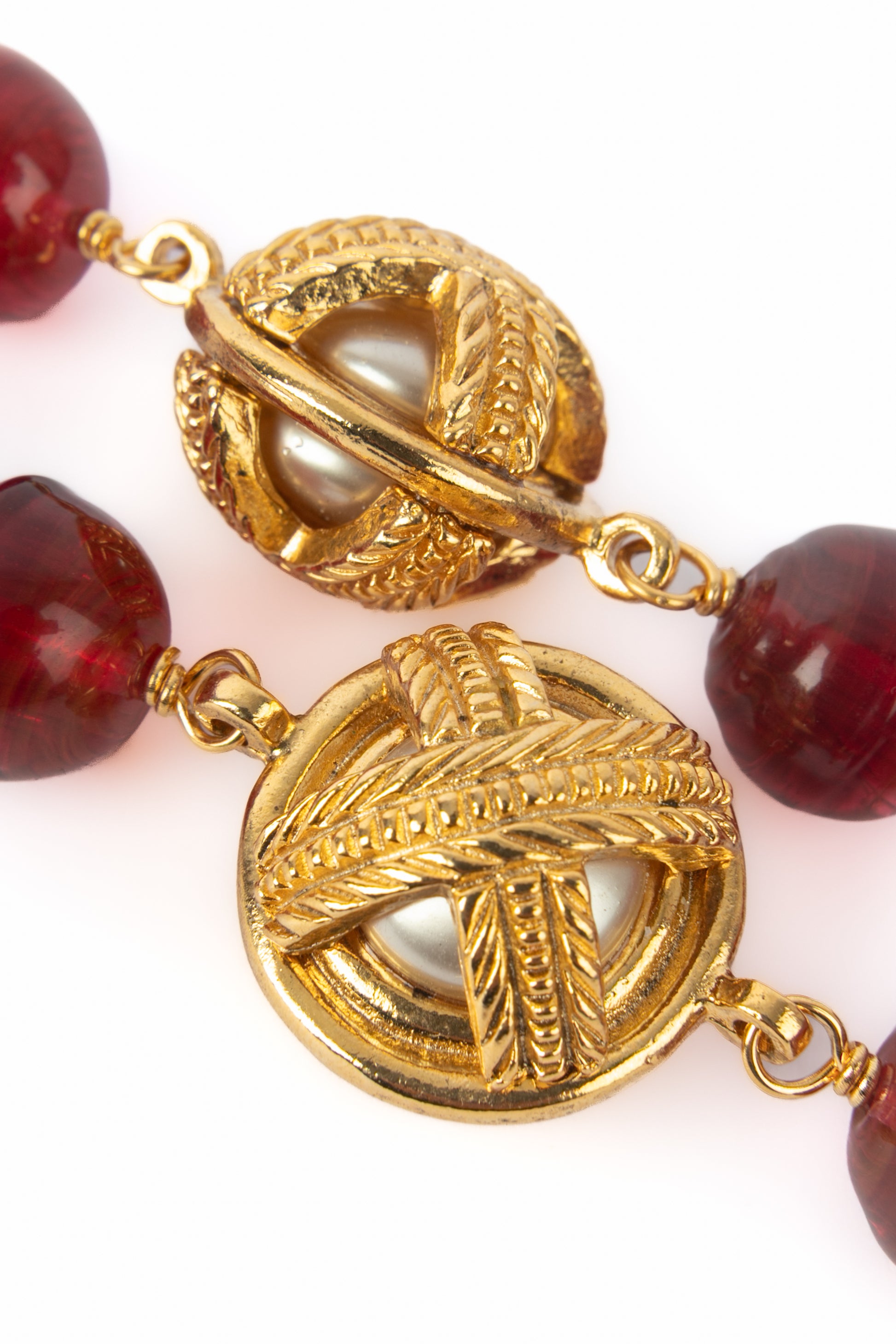 Collier de perles rouges Chanel 1990's