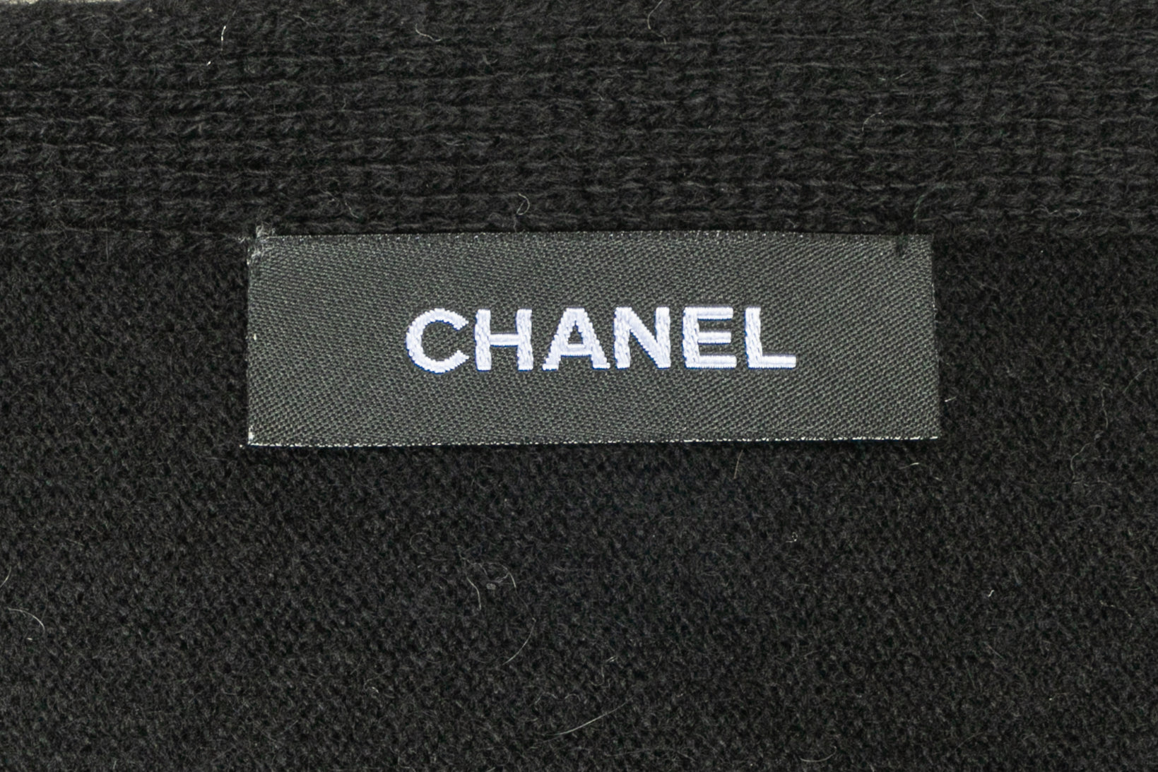 Écharpe noire Chanel