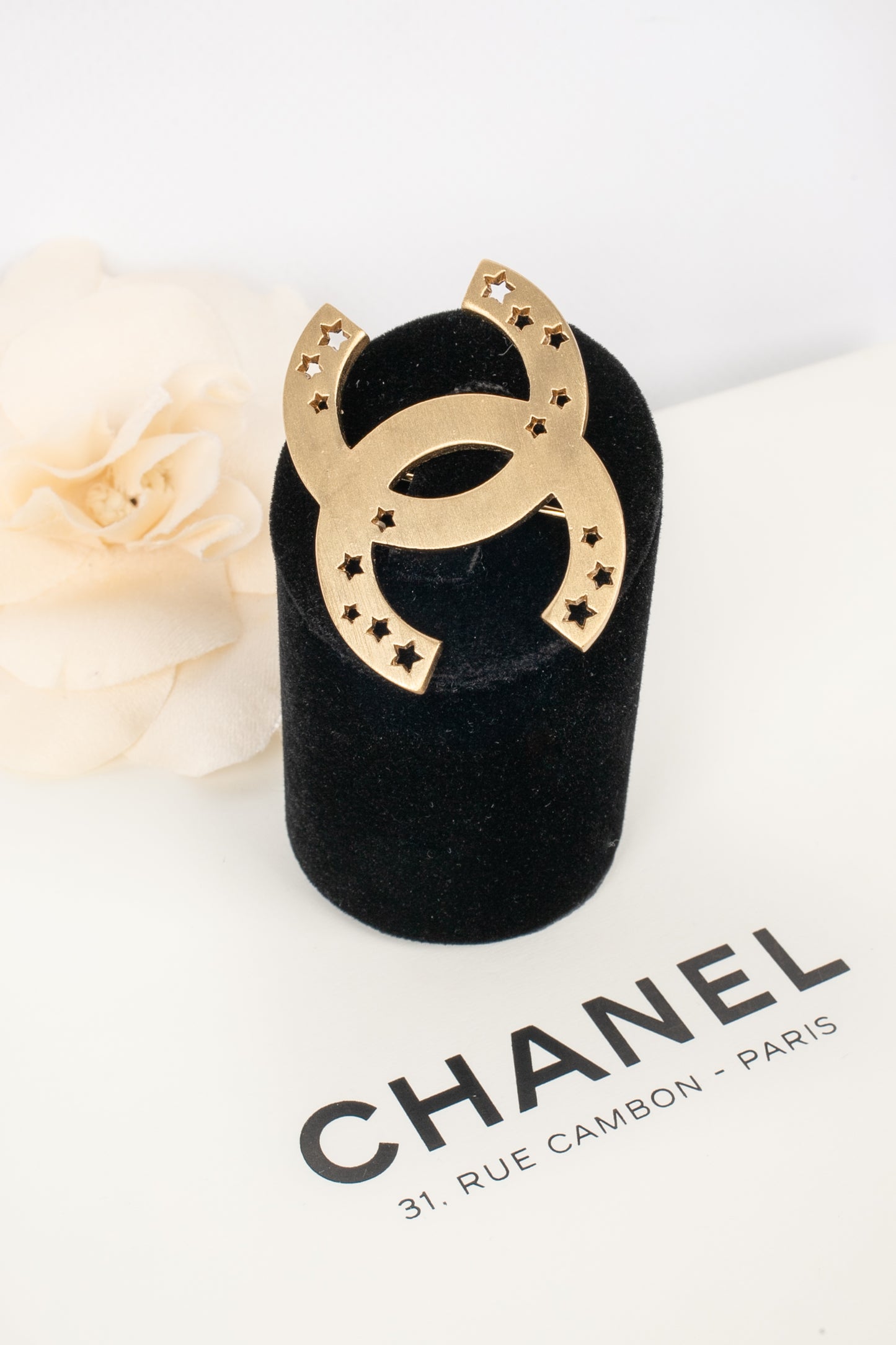 Broche cc Chanel