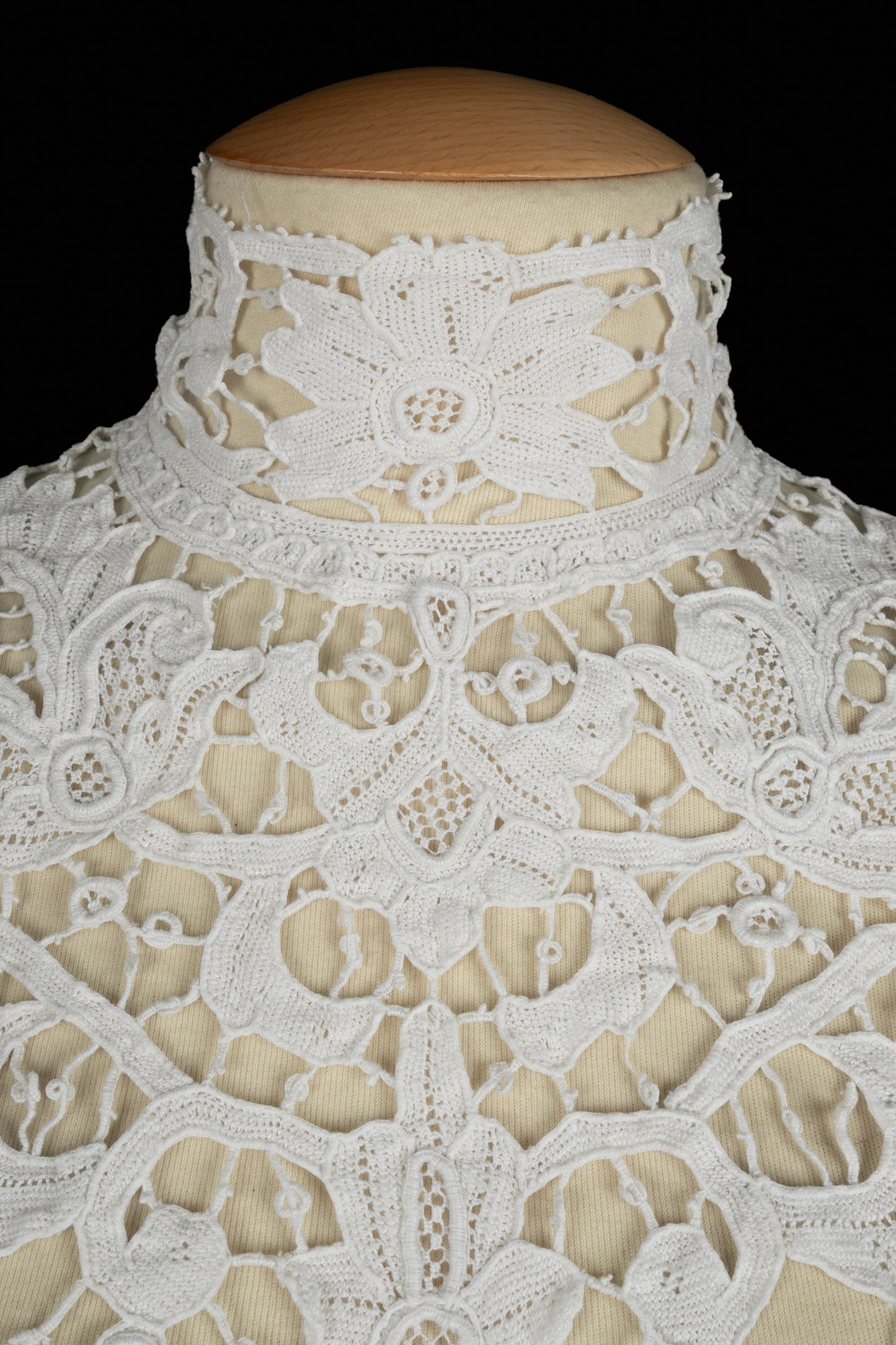 Haut ancien en dentelle