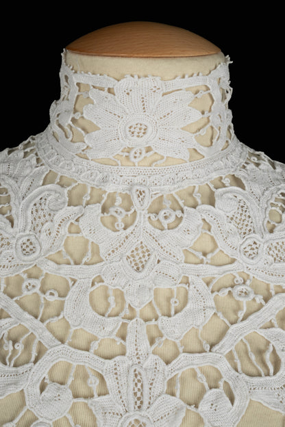Haut ancien en dentelle