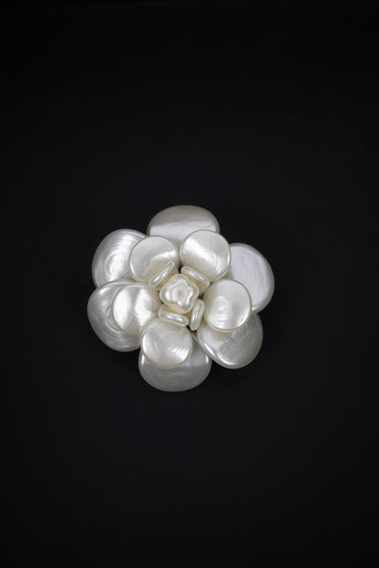 Broche camélia Chanel