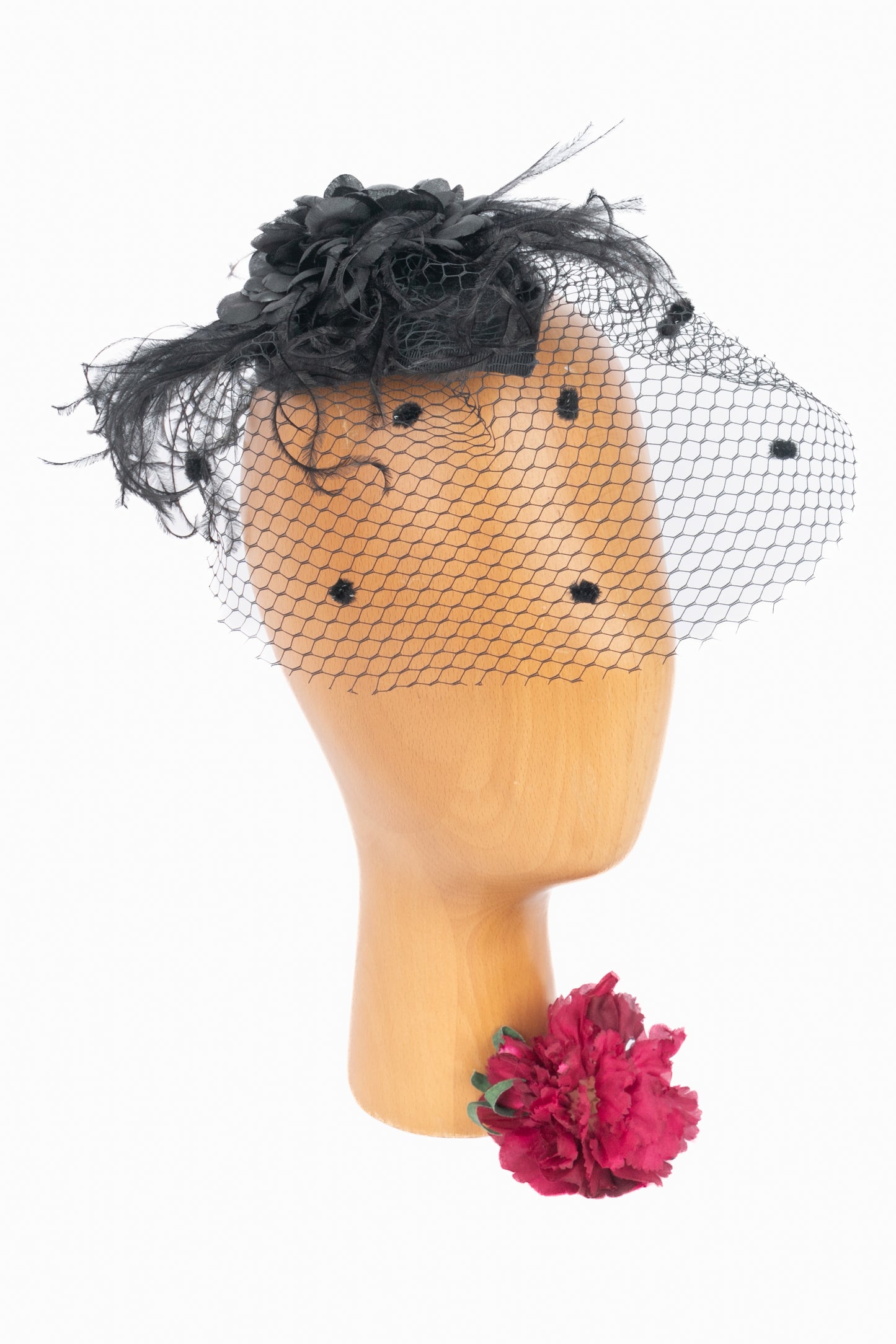 Accessoire de tête / Chapeau bibi anonyme