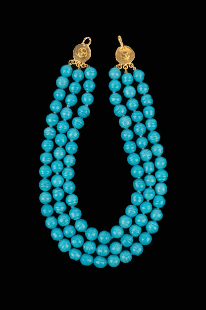 Collier de perles bleues Chanel