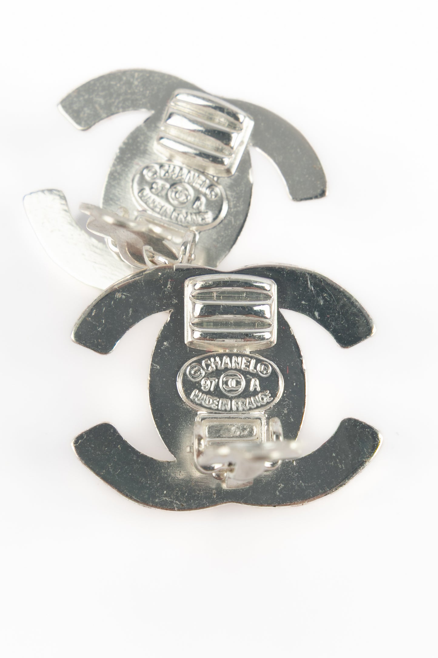 Boucles d'oreilles Turnlock Chanel Hiver 1997