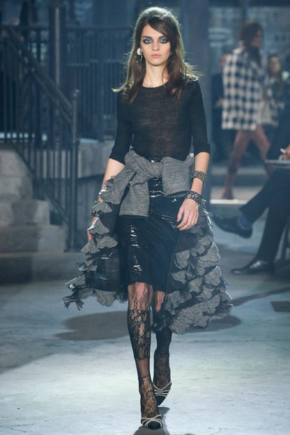 Pull noir Chanel Pre Fall 2016