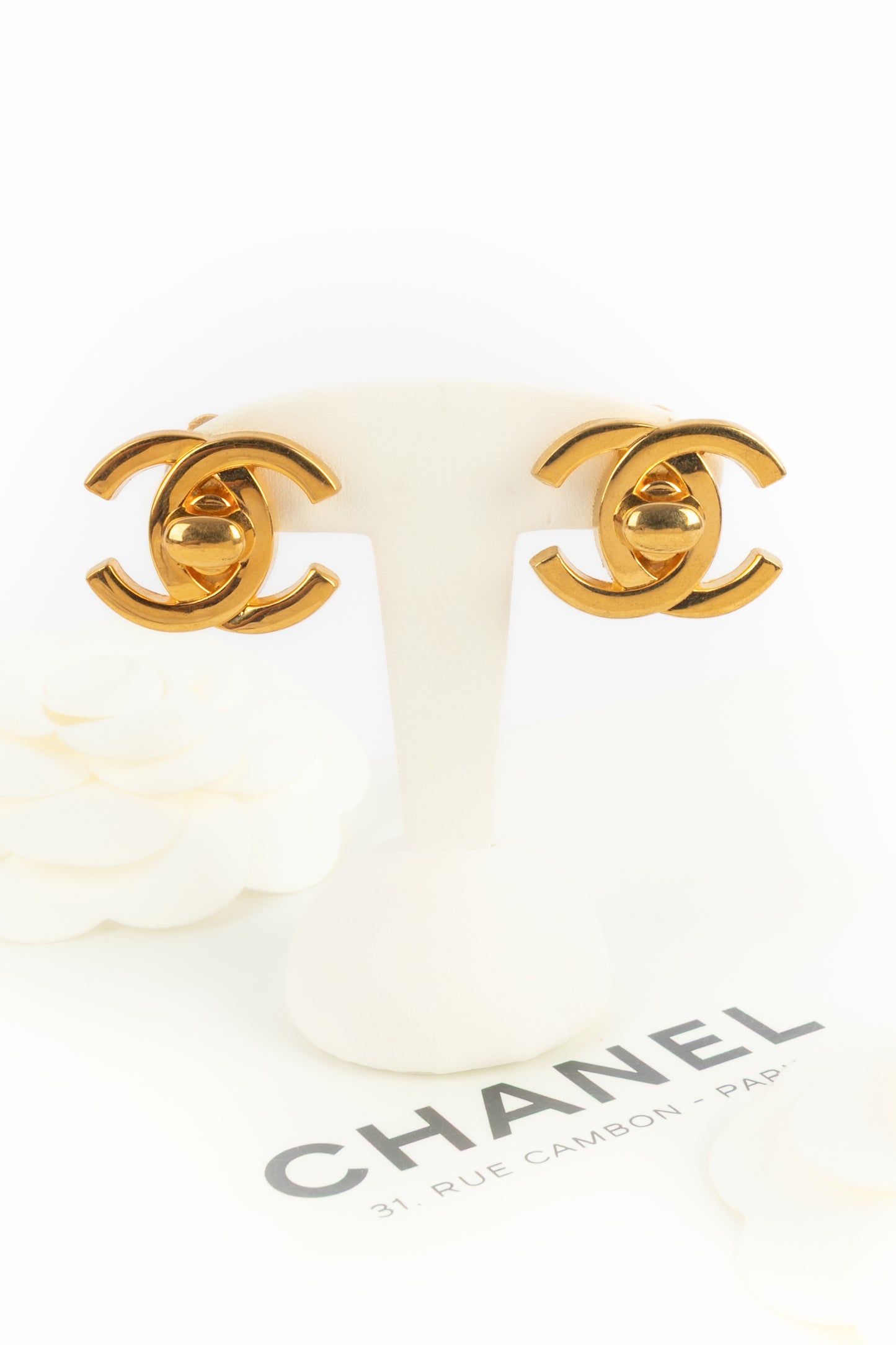 Boucles d'oreilles tourniquet Chanel Hiver 1995