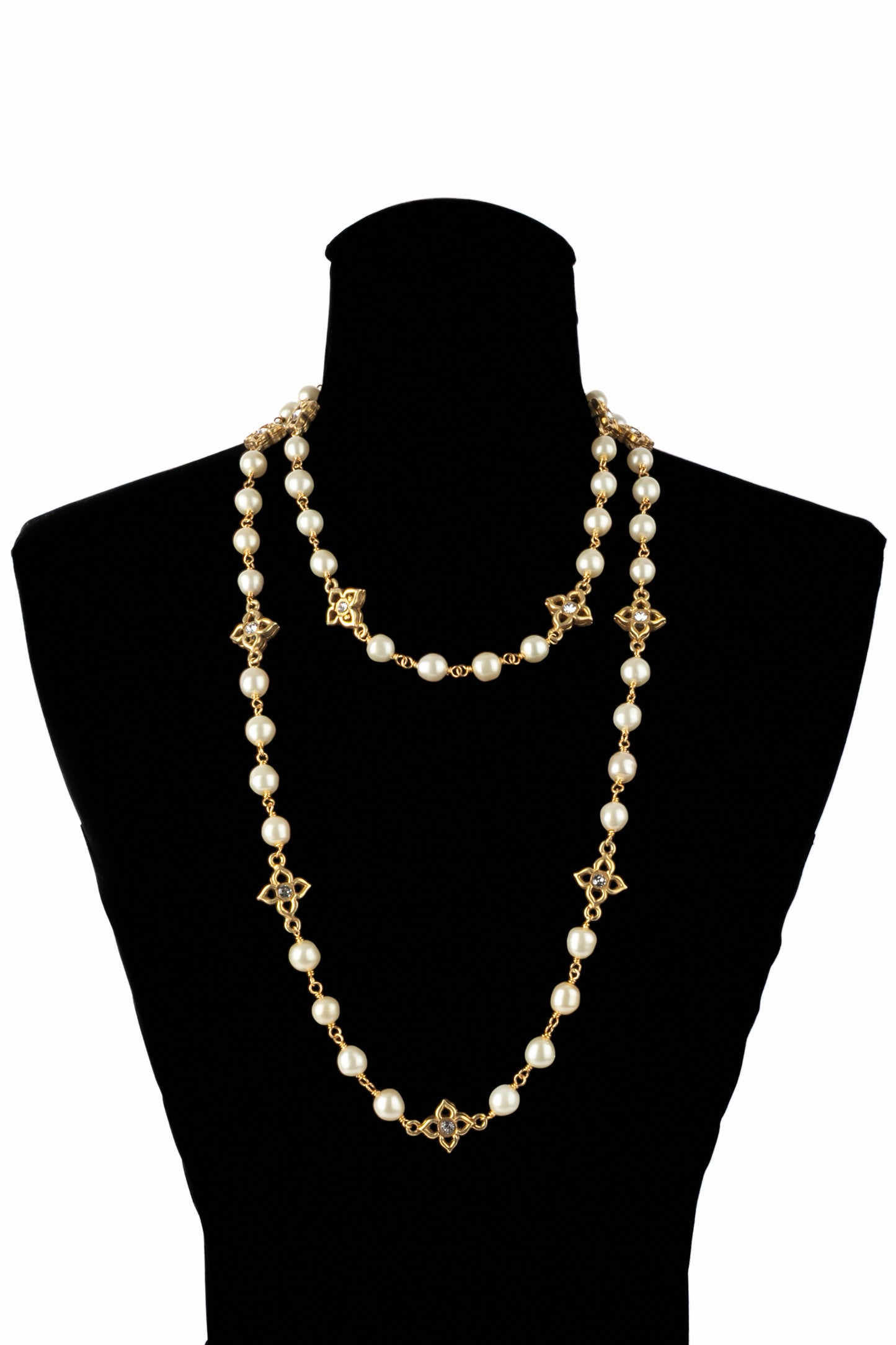 Collier de perles nacrées Chanel