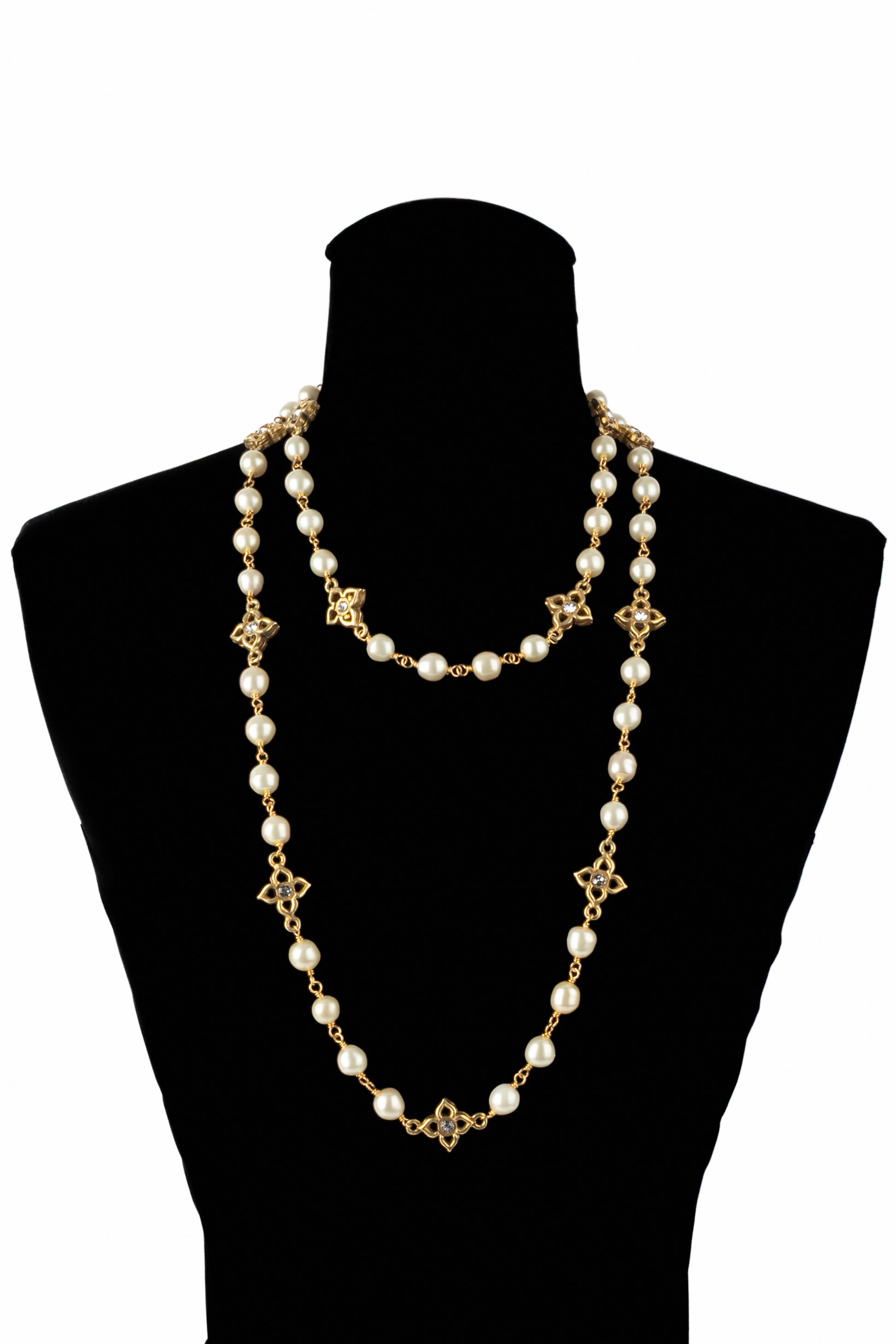 Collier de perles nacrées Chanel