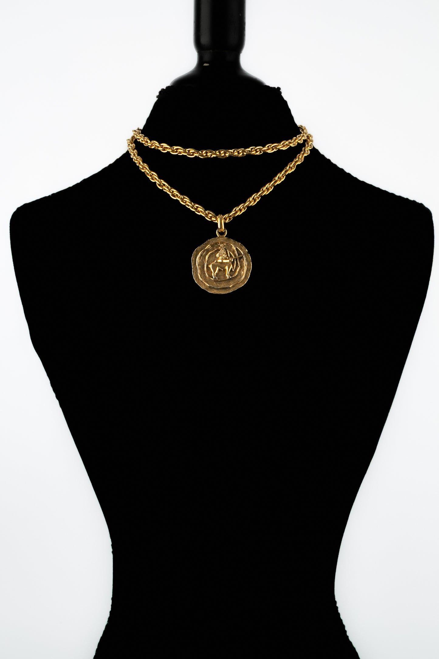Collier médaillon Chanel
