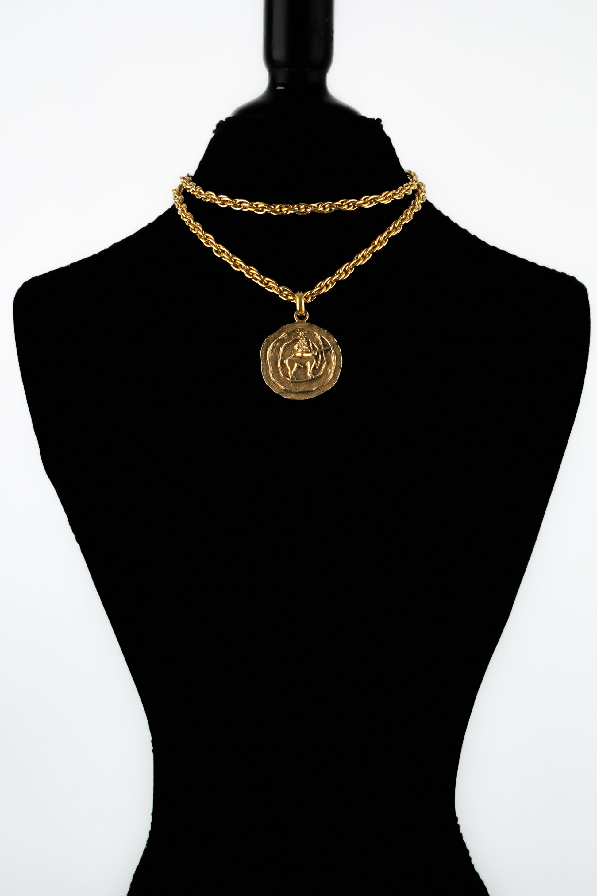 Collier médaillon Chanel