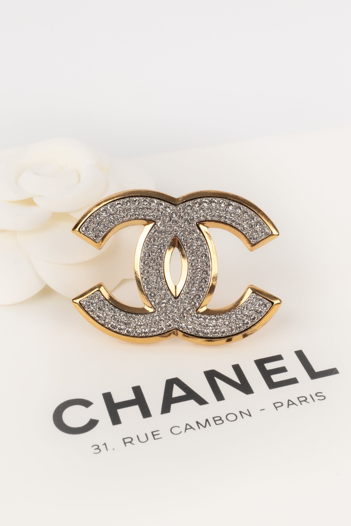 Broche cc Chanel 2024