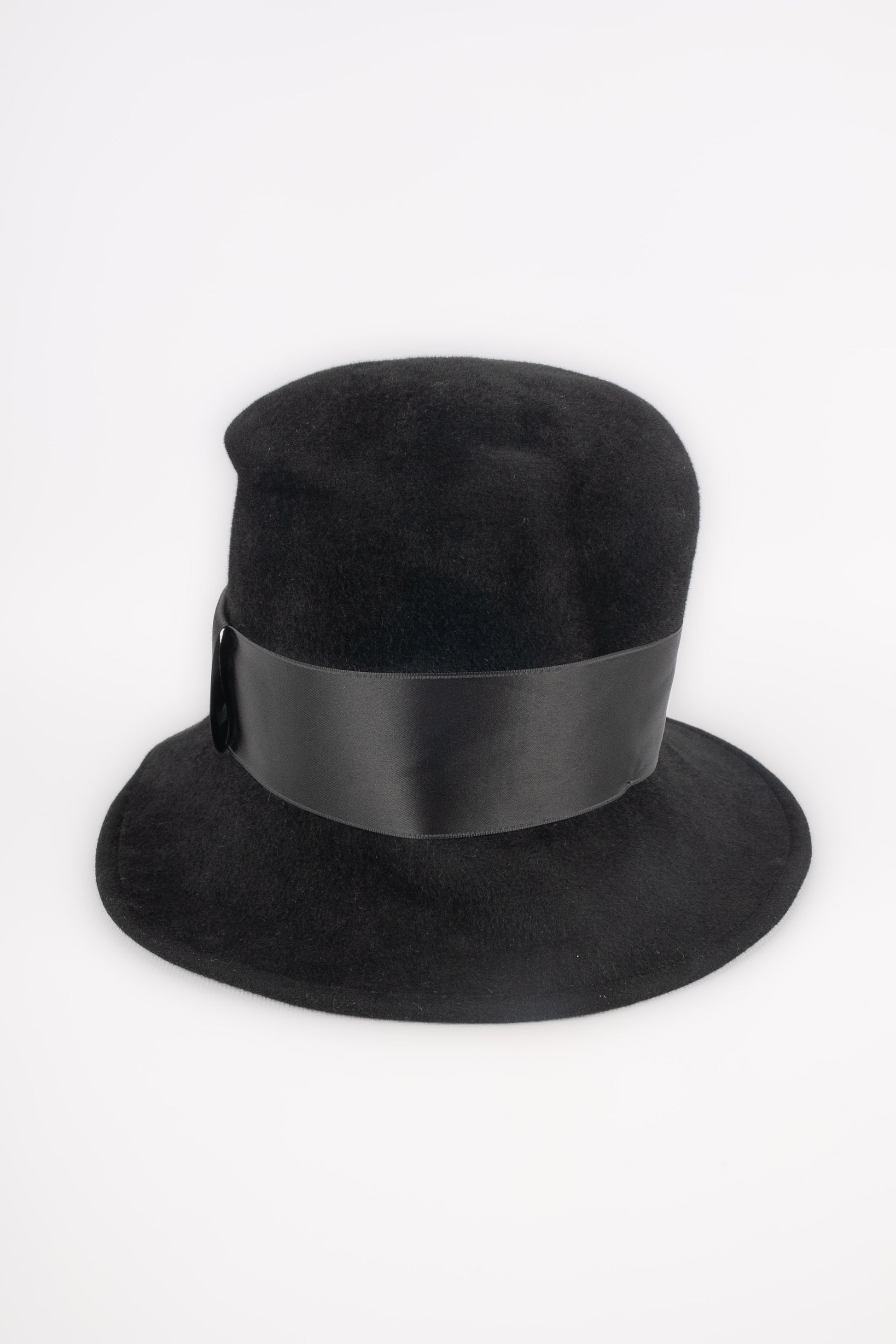 Chapeau noir Christian Lacroix