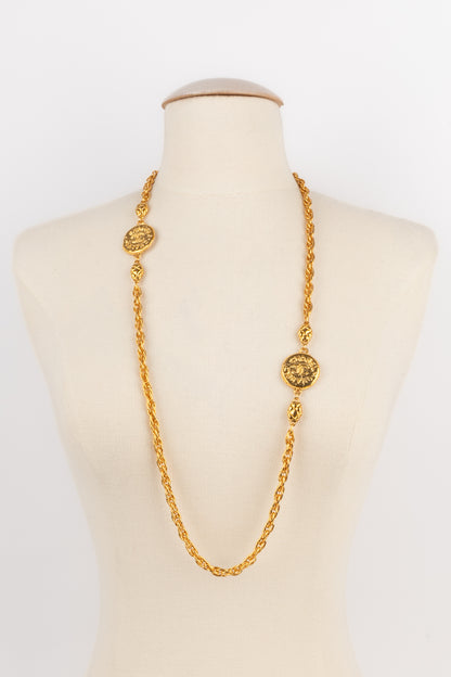 Collier doré Chanel