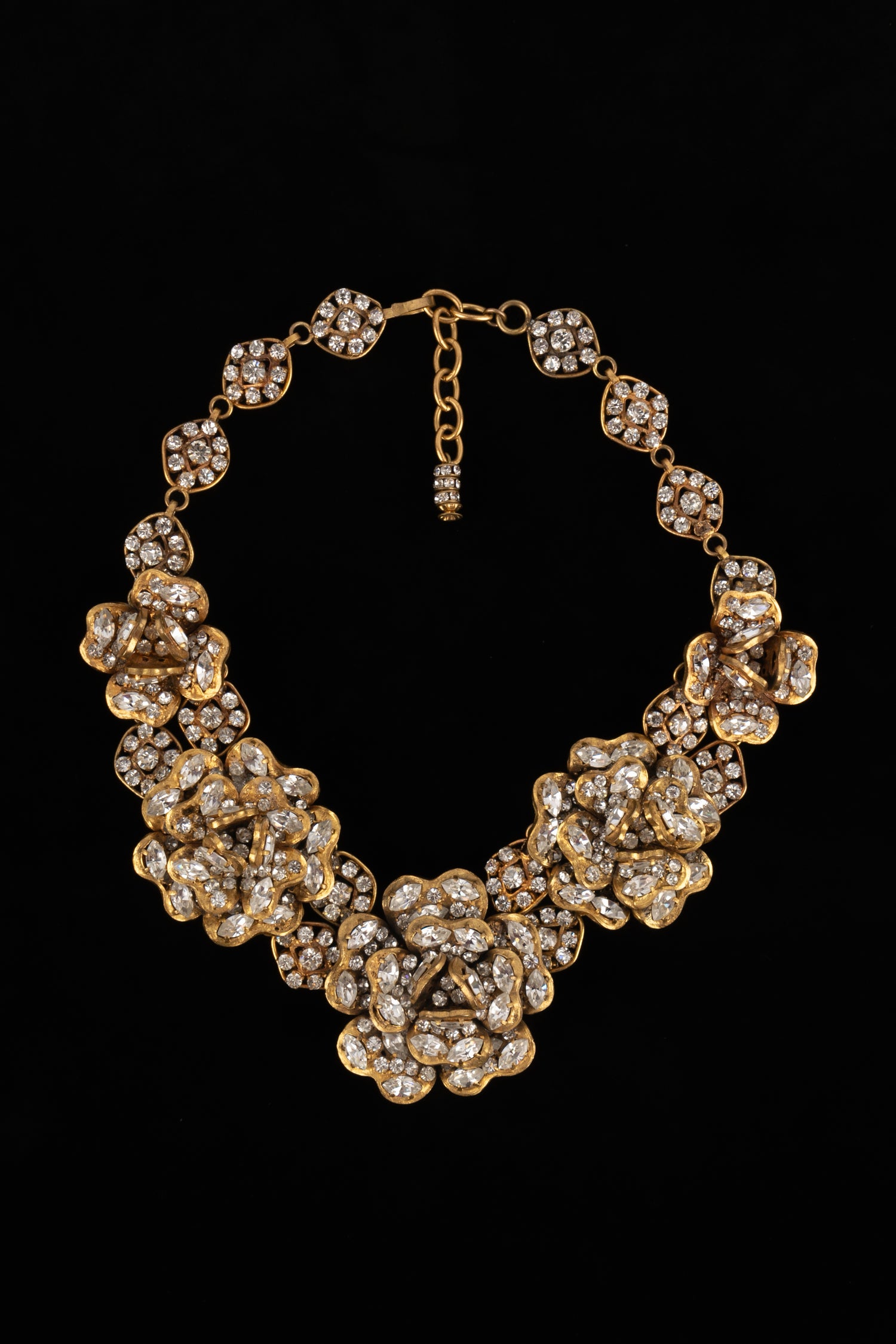 Collier camélia Chanel Haute Couture