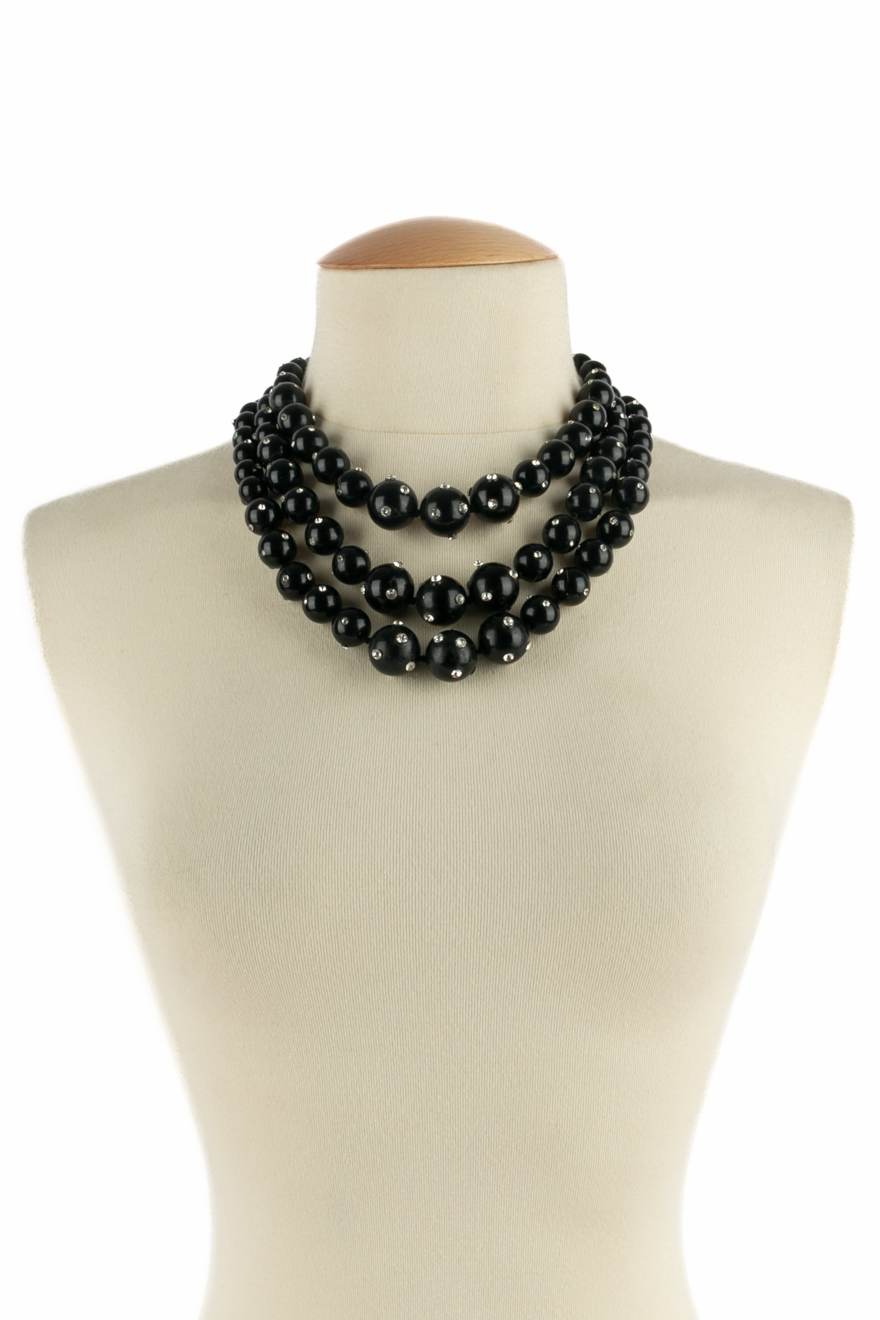 Collier de perles bakelite noire