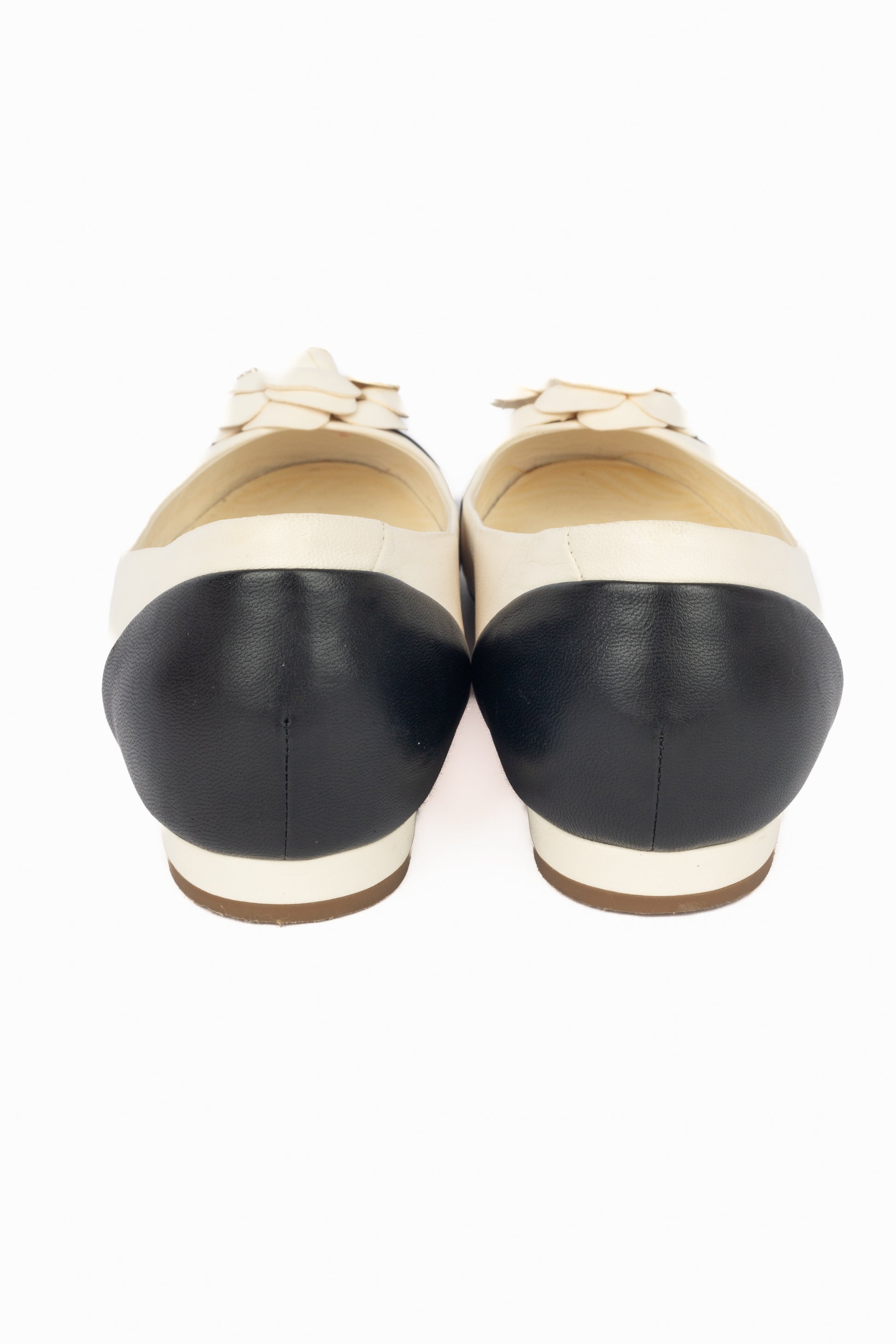 Ballerines en cuir bicolore Chanel