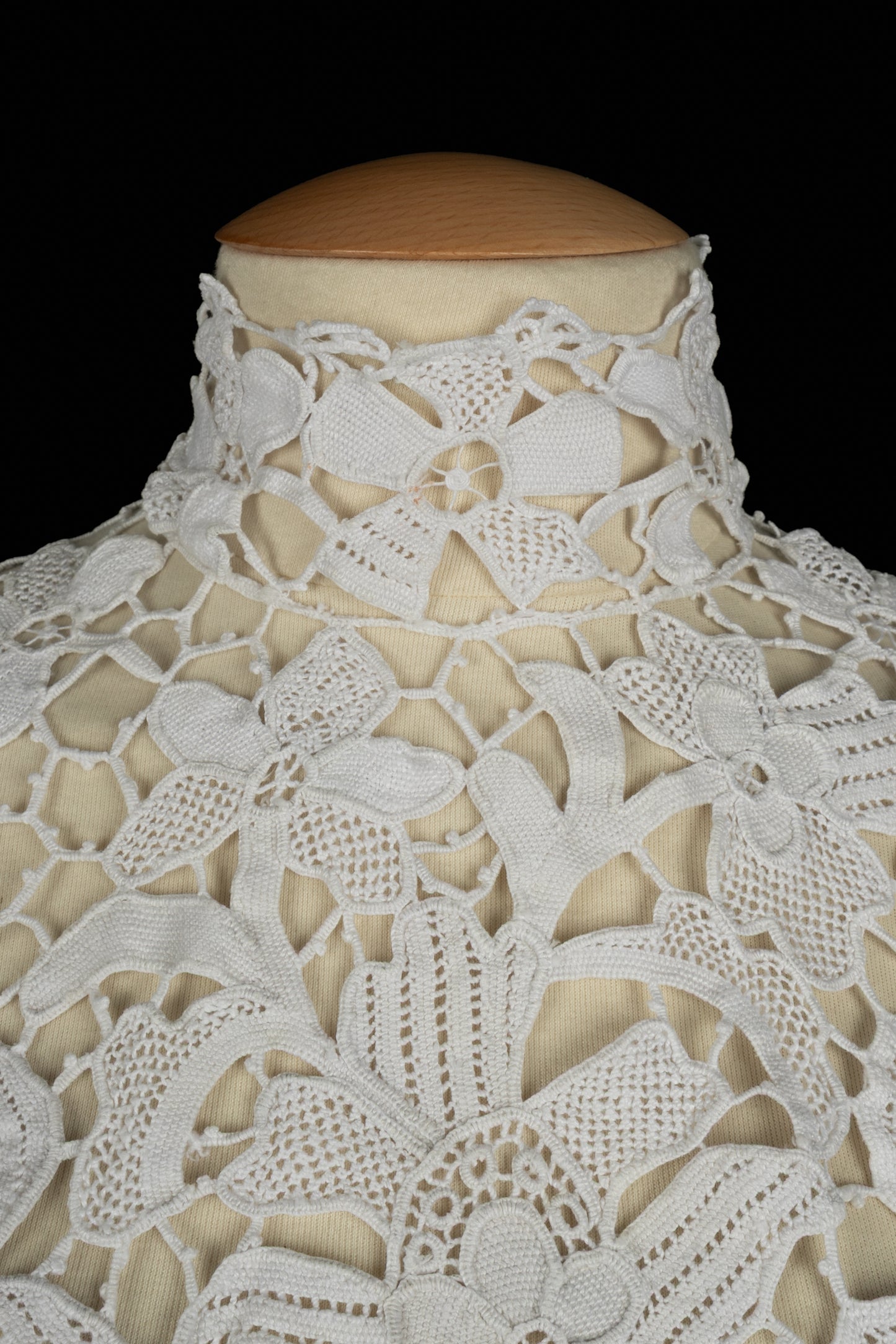 Haut ancien en dentelle