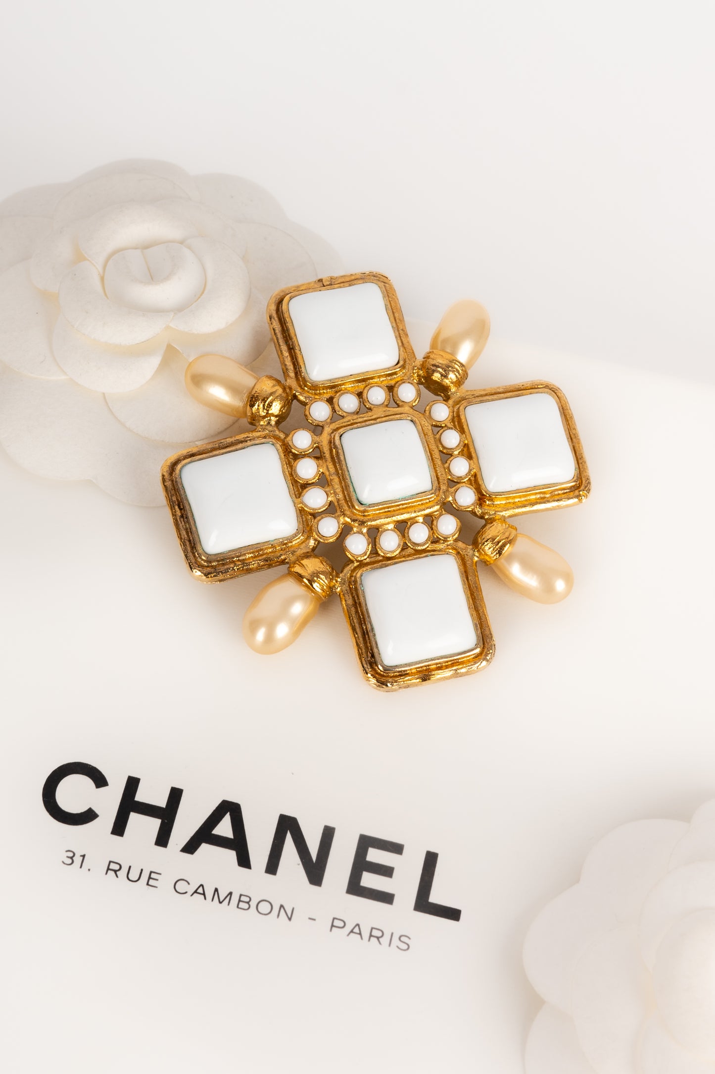 Broche pendentif Chanel 2001