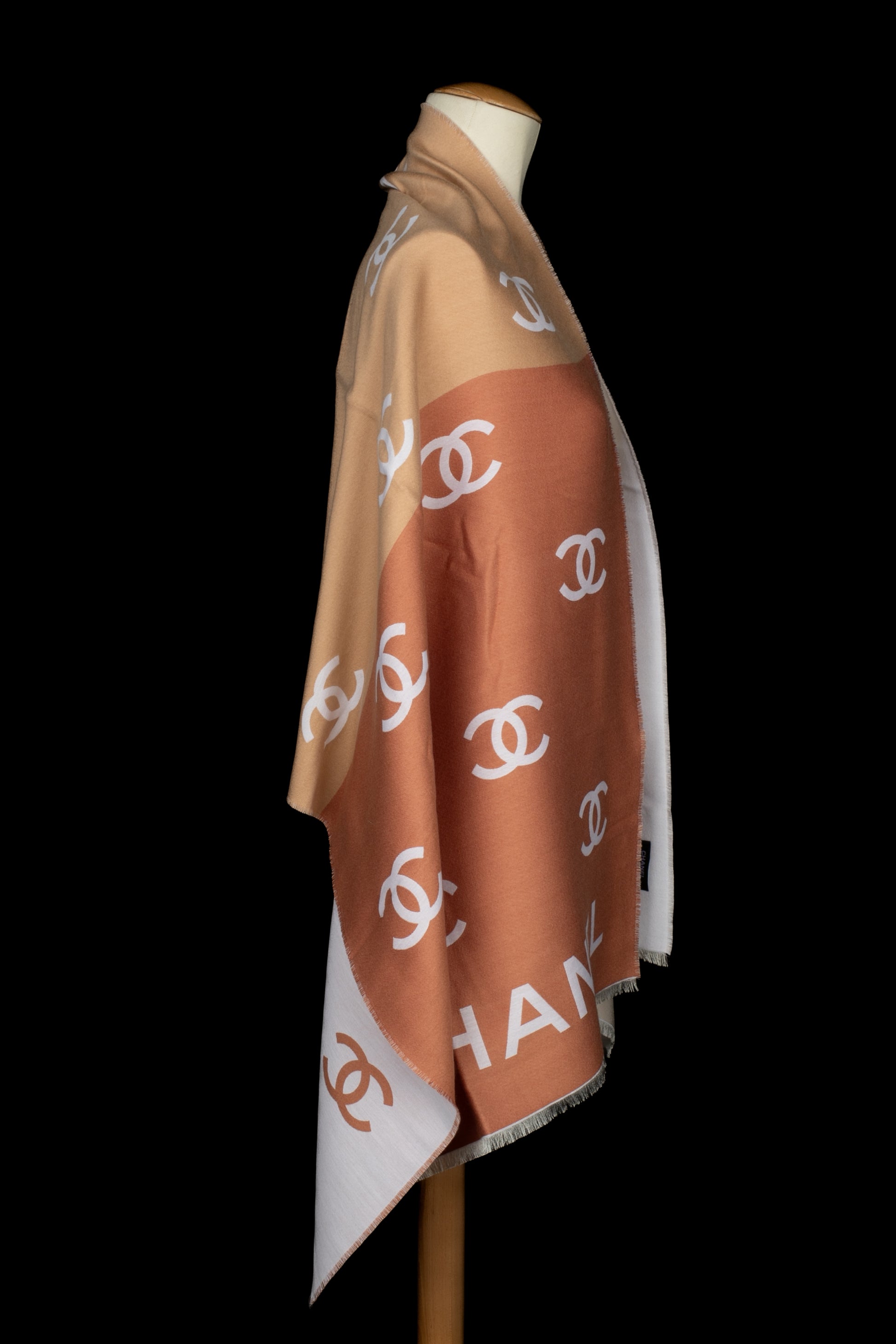 Écharpe tricolore Chanel