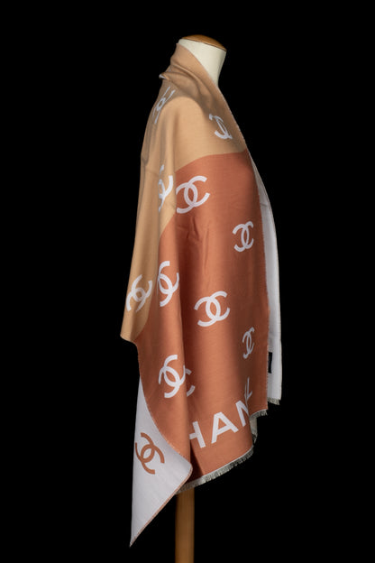 Écharpe tricolore Chanel