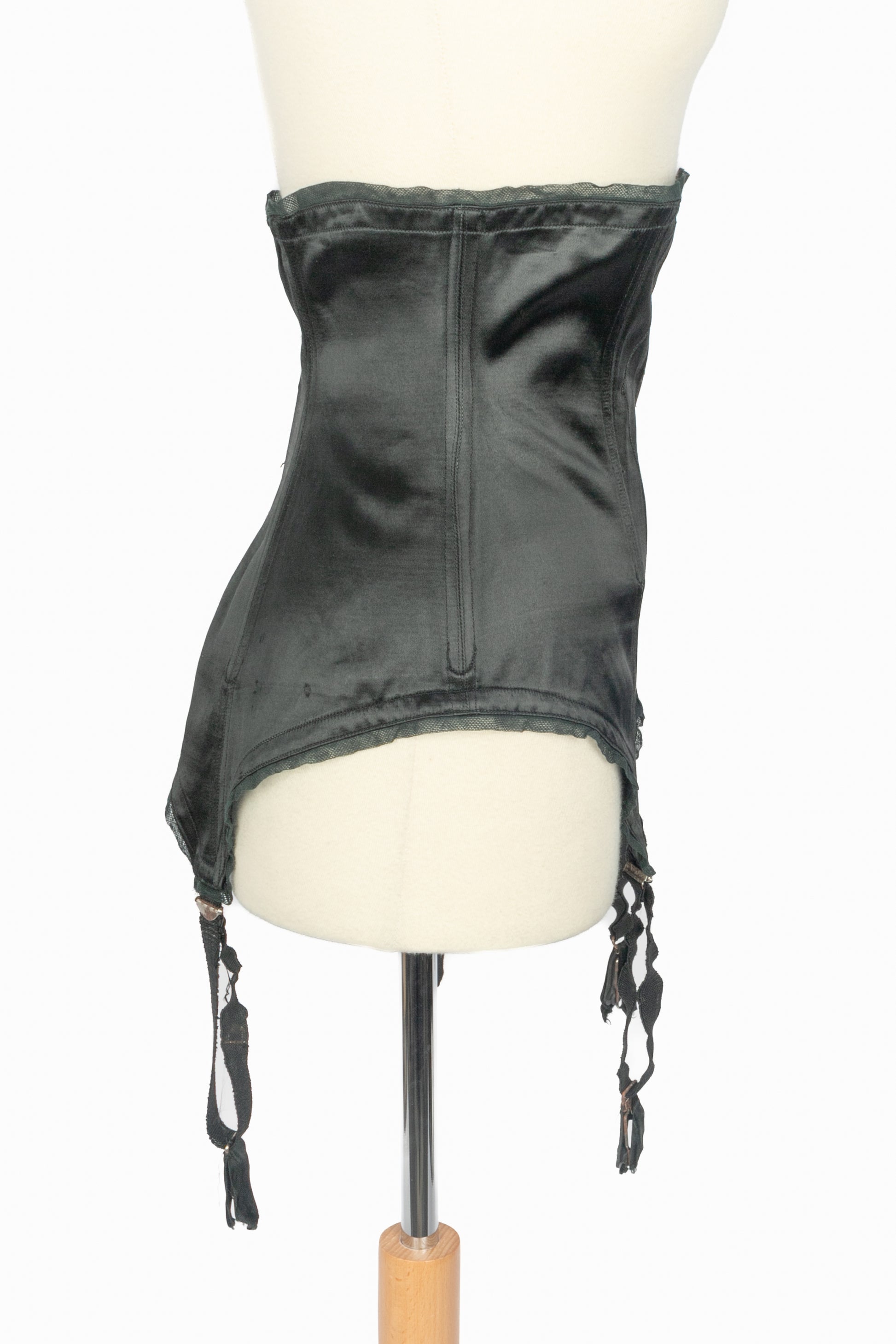 Porte jarretelle en satin noir