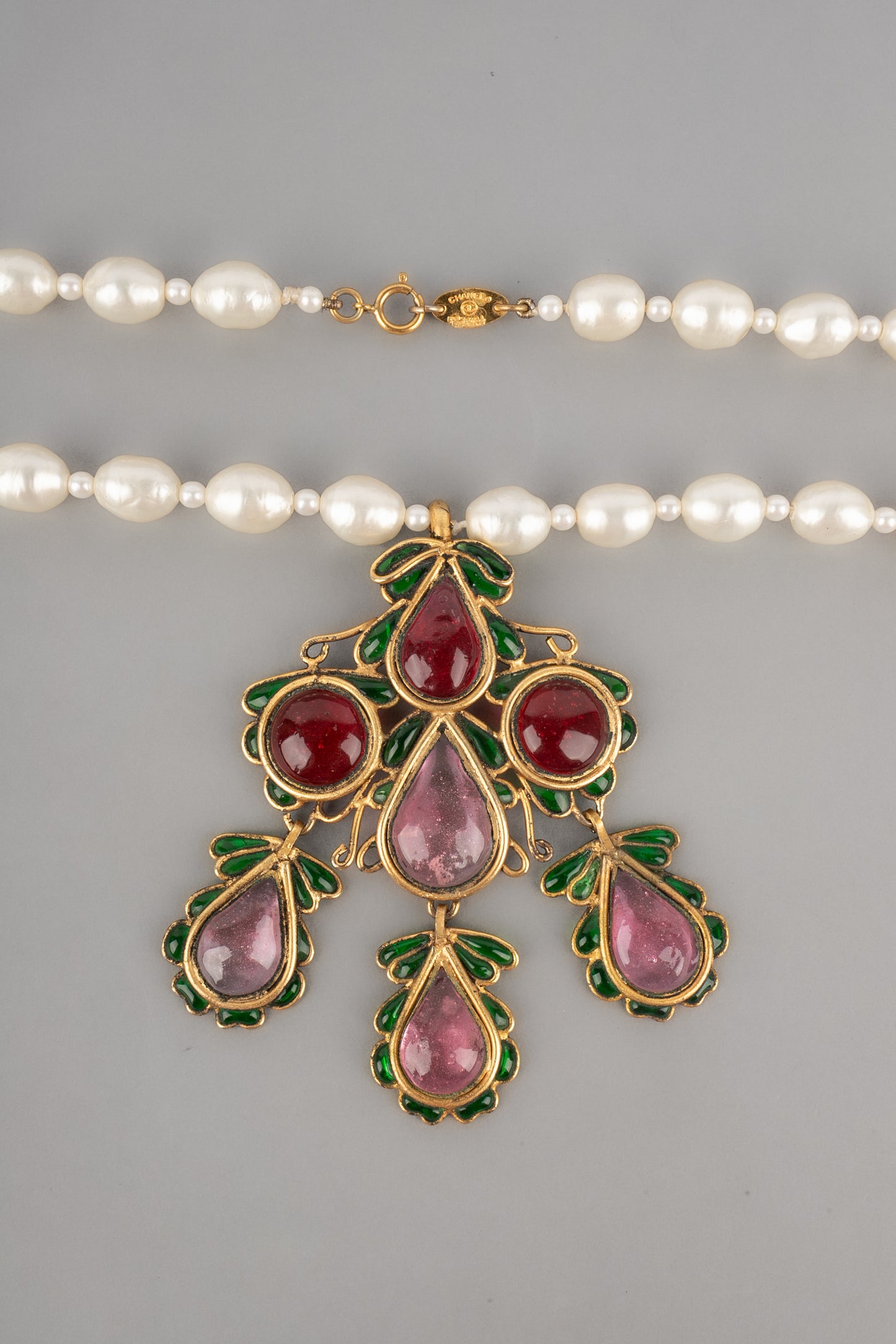 Collier en pâte de verre Chanel