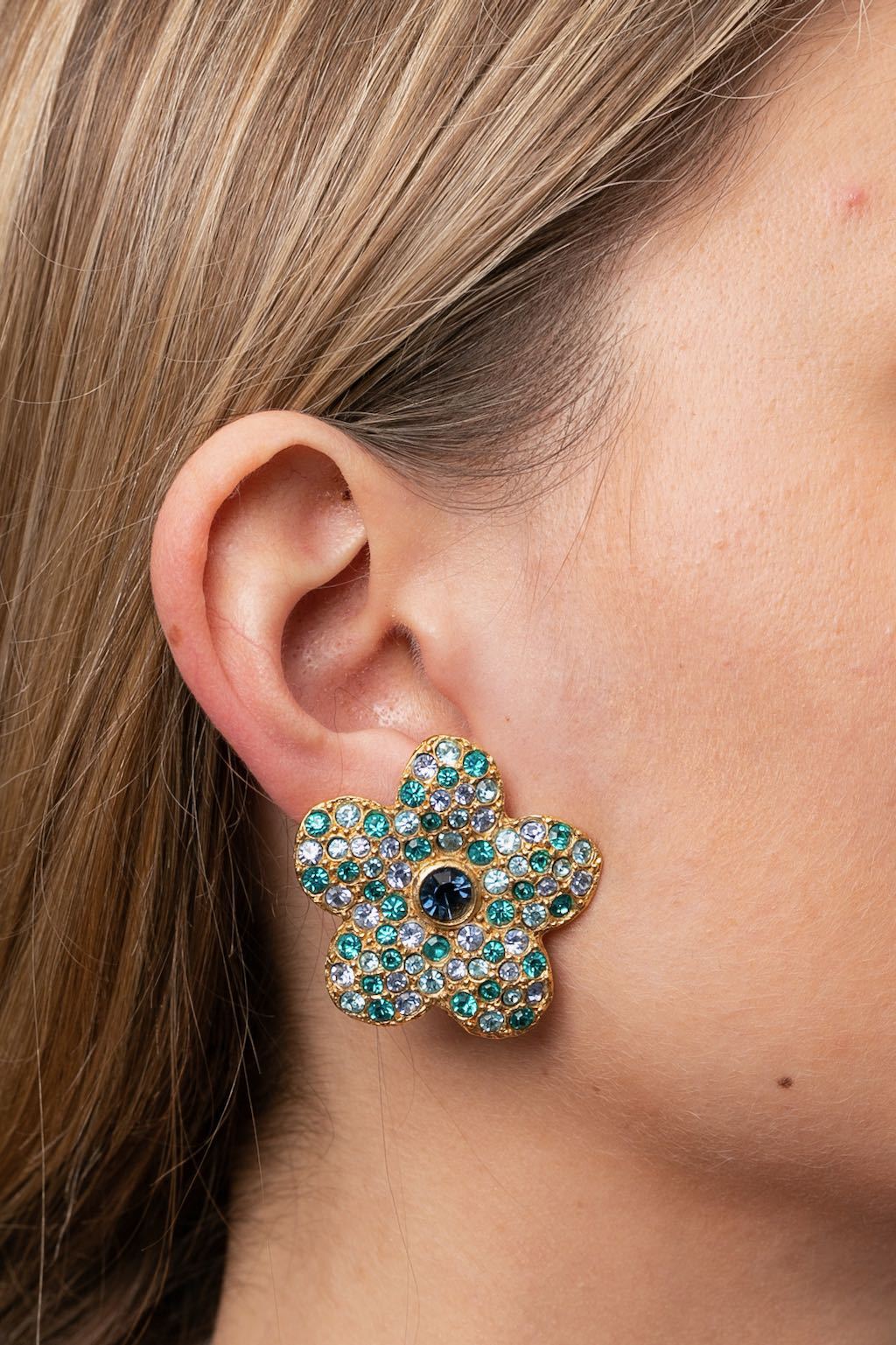 Boucles d'oreilles strassées Yves Saint Laurent