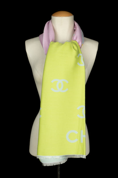 Écharpe tricolore Chanel