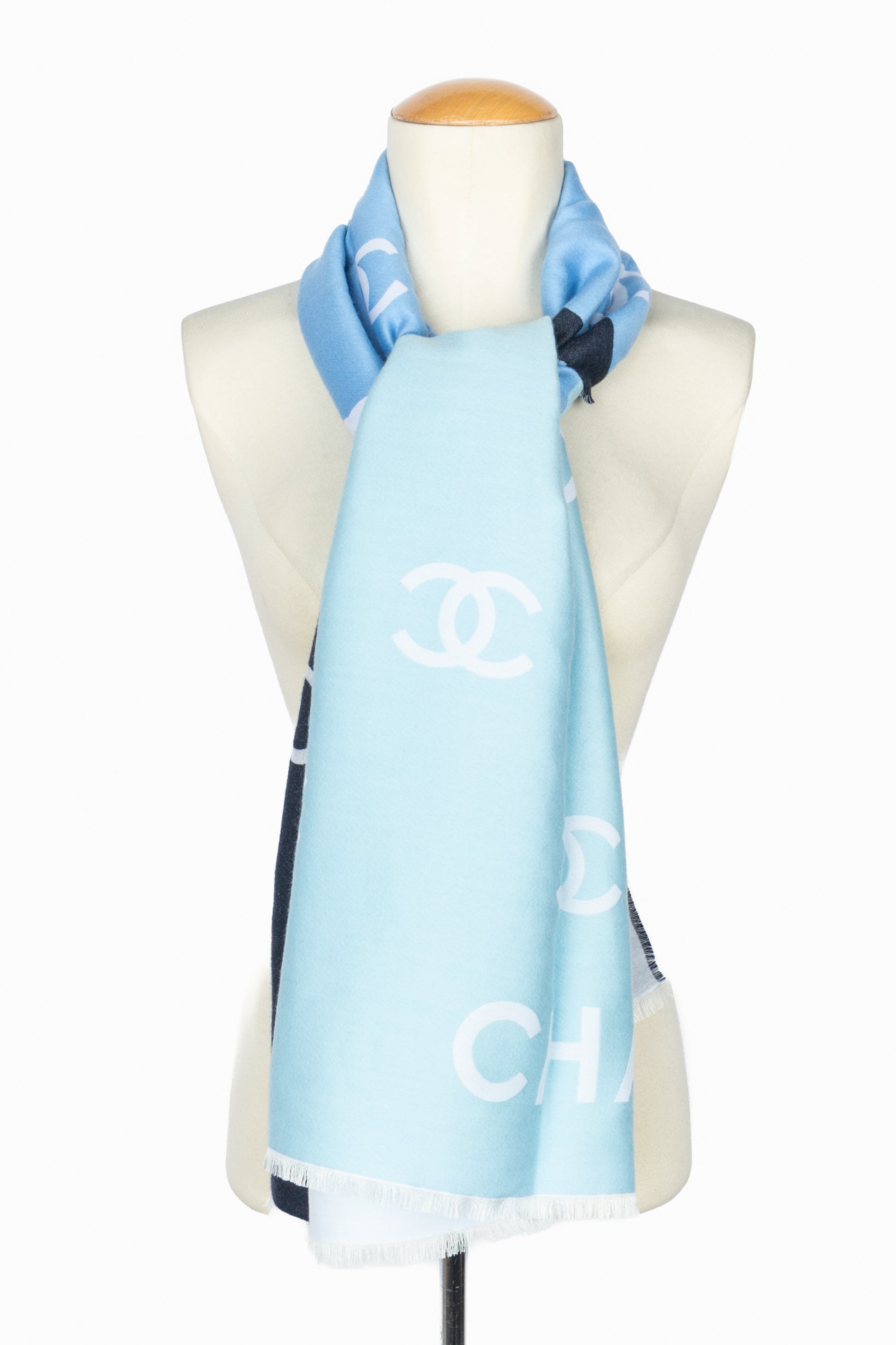 Écharpe tricolore Chanel