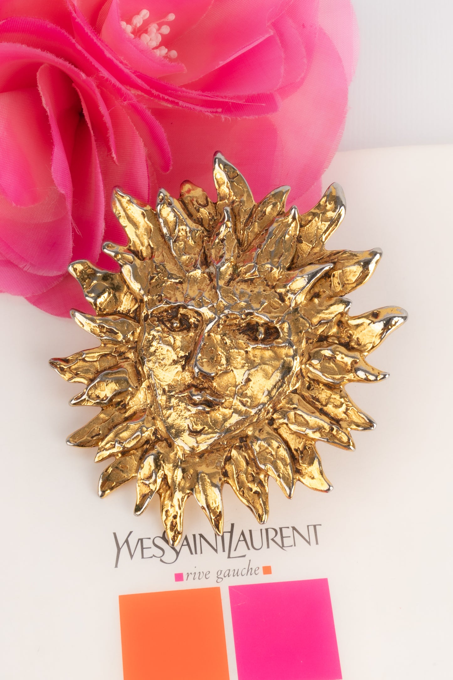 Broche "visage" Yves Saint Laurent