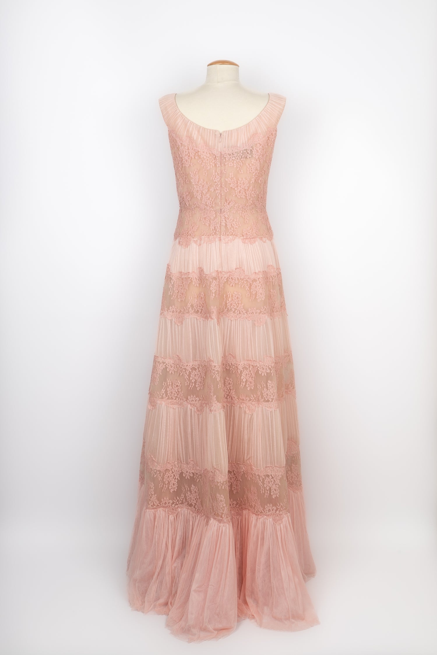 Robe rose en dentelle Valentino