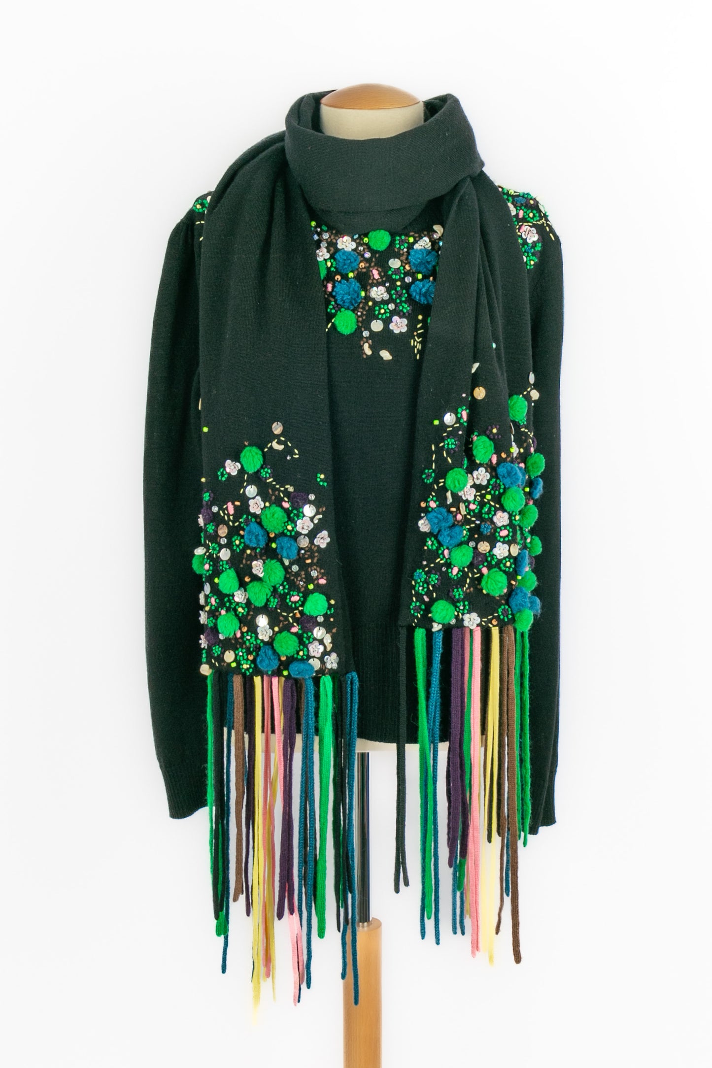 Pull brodé Christian Lacroix