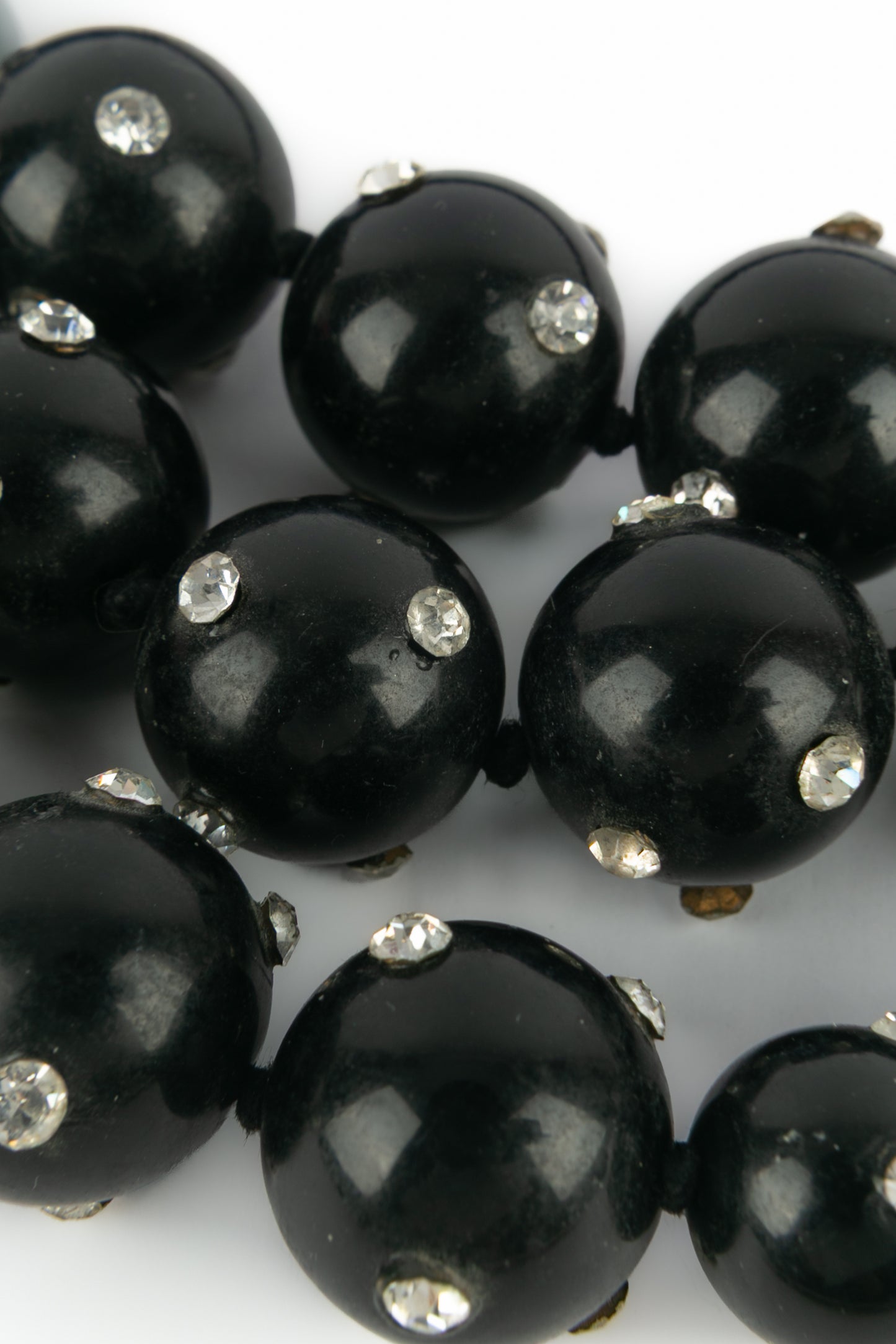 Collier de perles bakelite noire