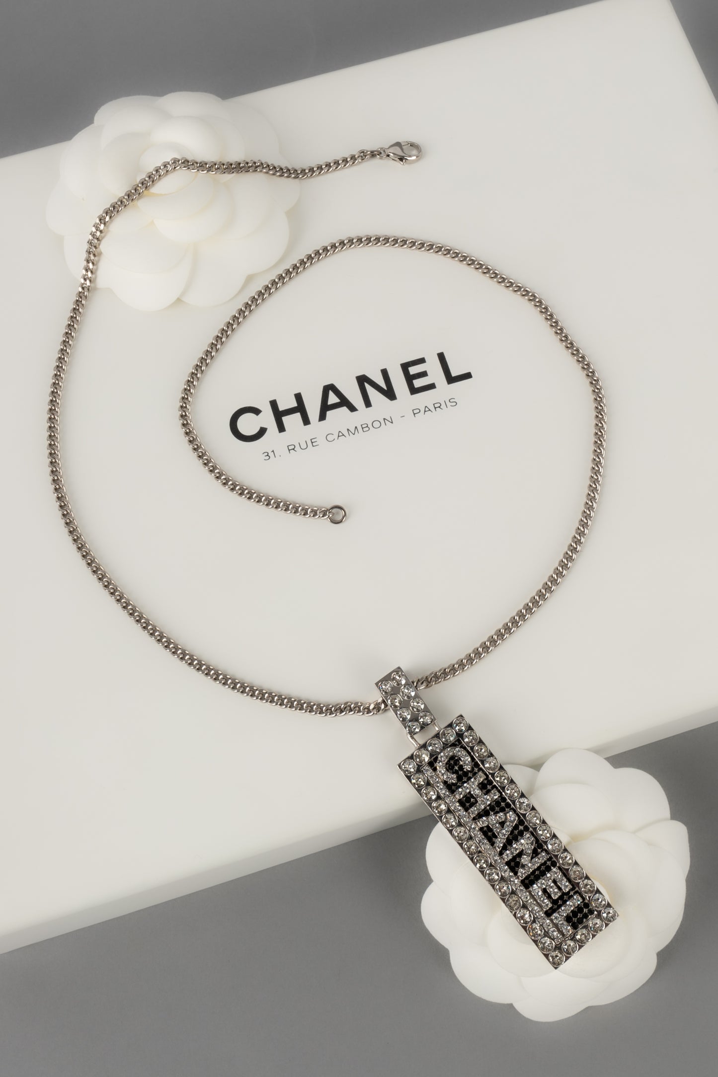 Collier argenté Chanel Automne 2003