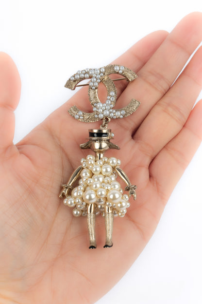 Broche figurine Chanel 2014