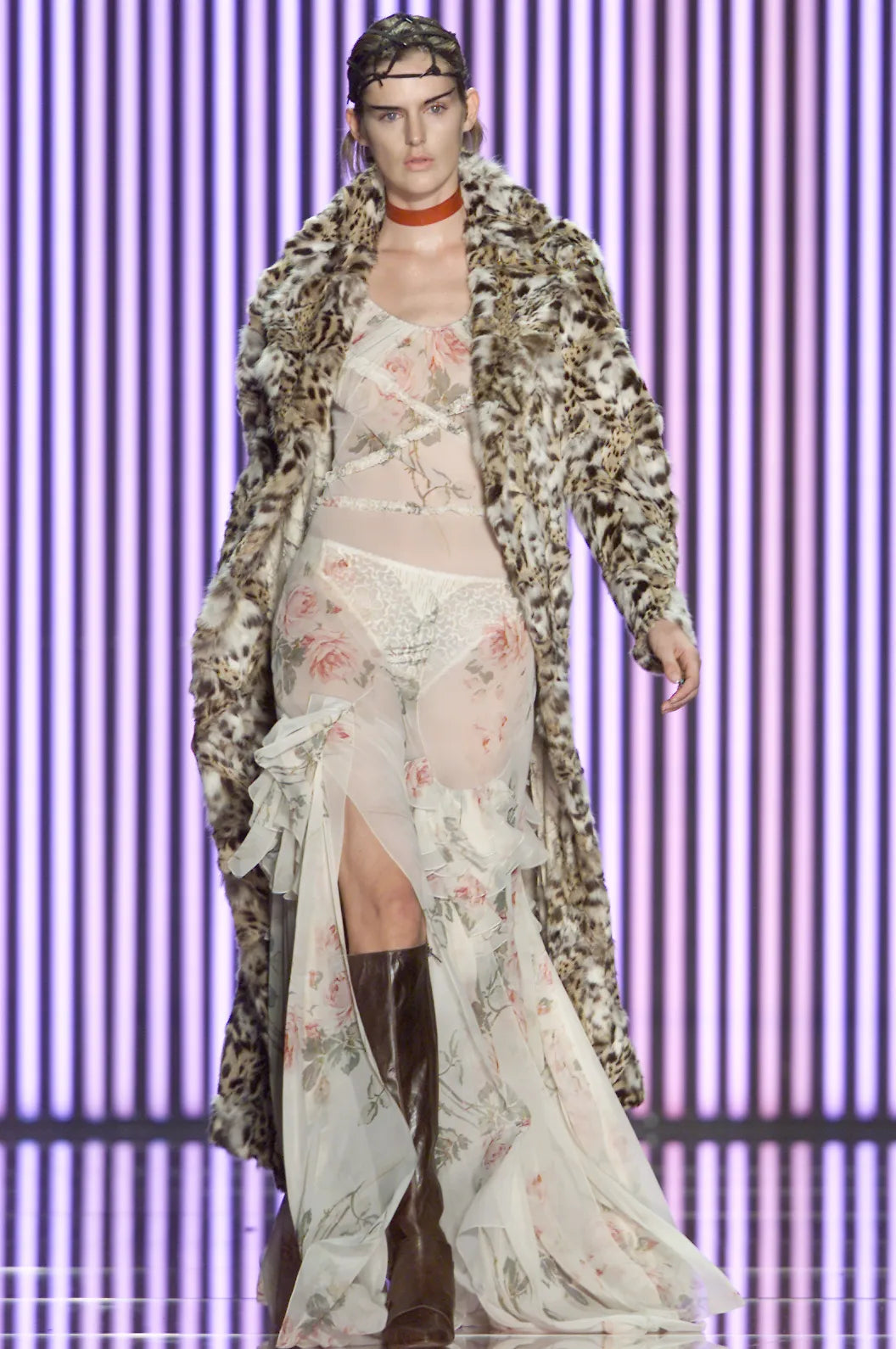 john-galliano-fall-2001-ready-to-wear-41-stella-tennant.webp