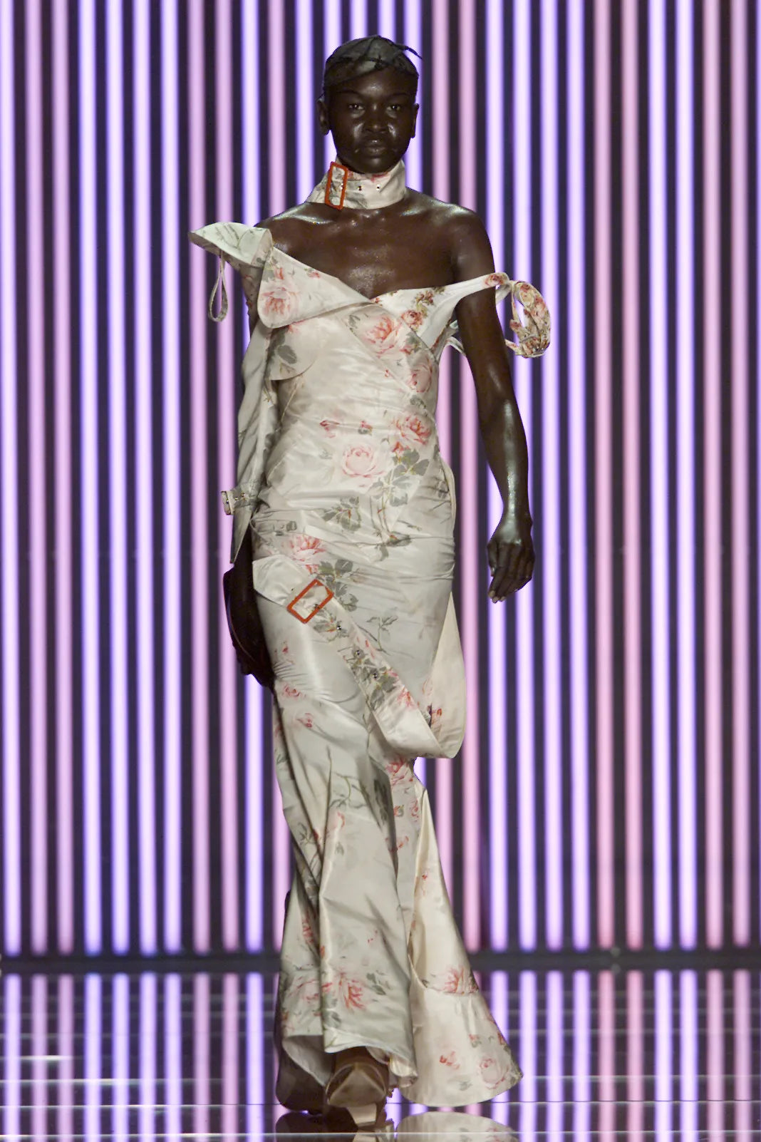 john-galliano-fall-2001-ready-to-wear-51-alek-wek.webp