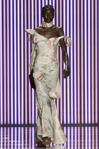 john-galliano-fall-2001-ready-to-wear-51-alek-wek.webp