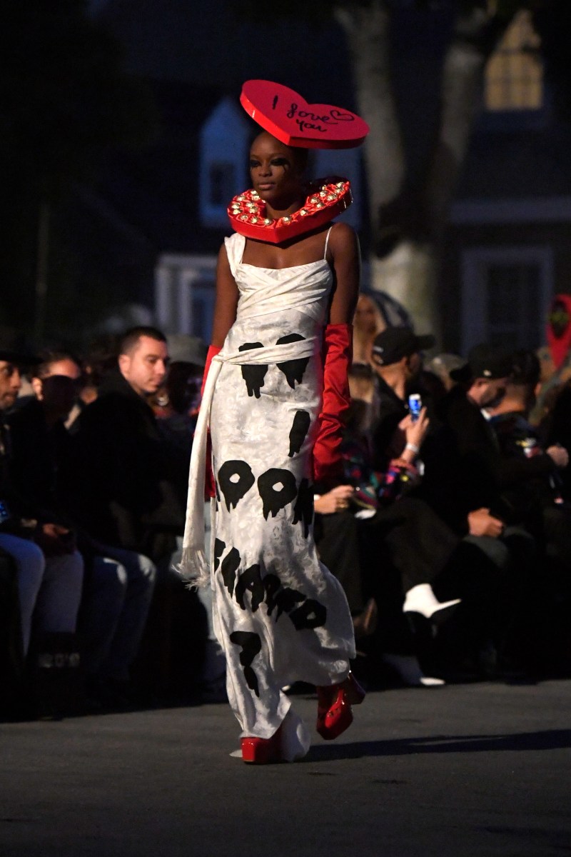 moschino-r20-37.jpg