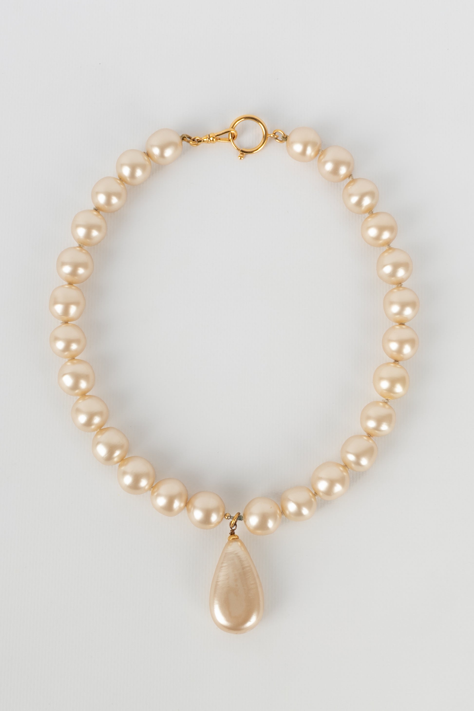 Collier de perles nacrées Chanel 