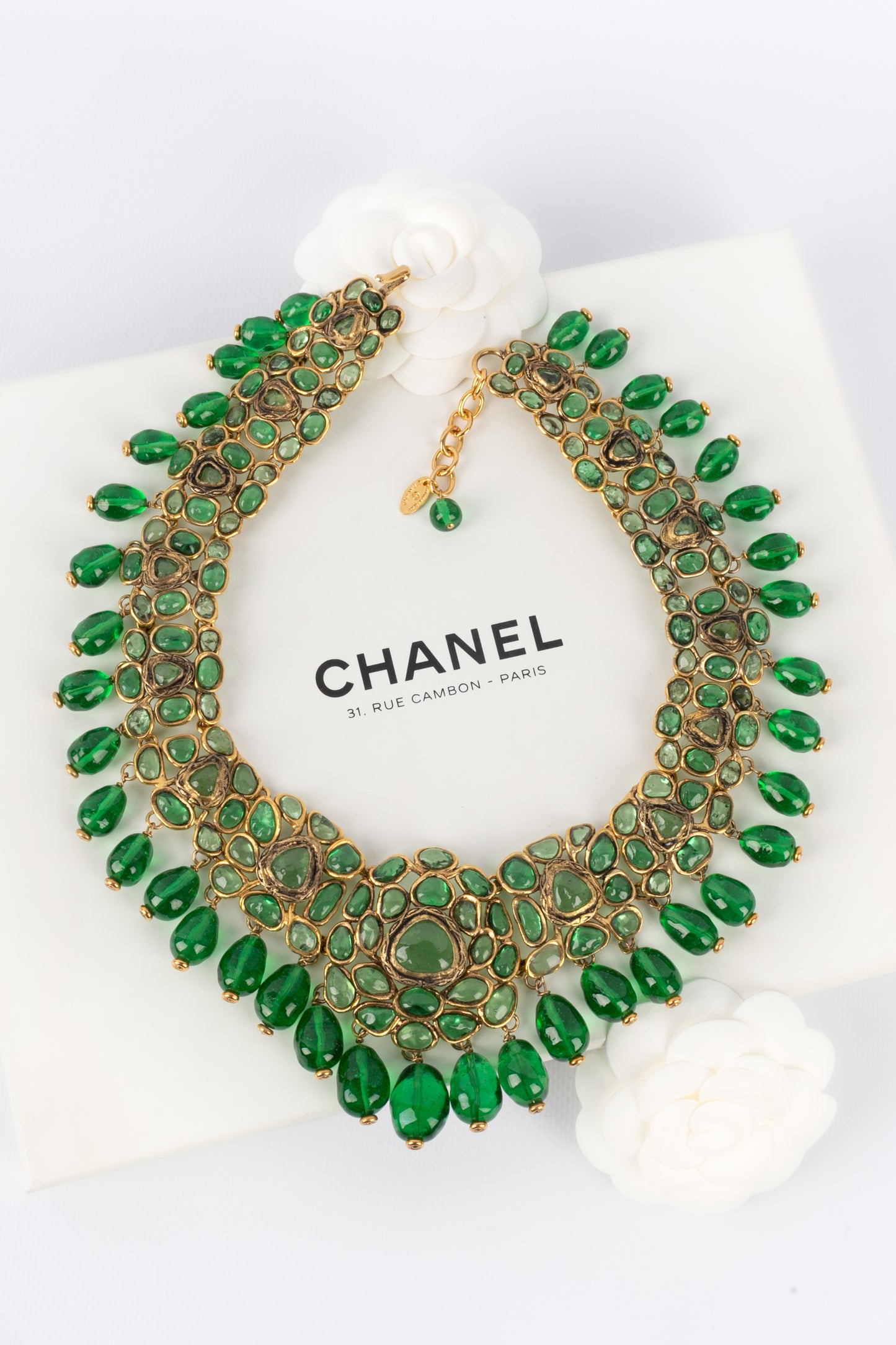 Collier en pâte de verre Chanel