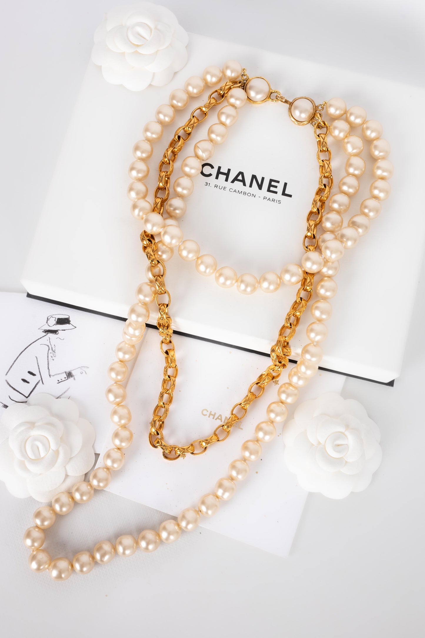 Collier de perles et métal doré Chanel 1990s