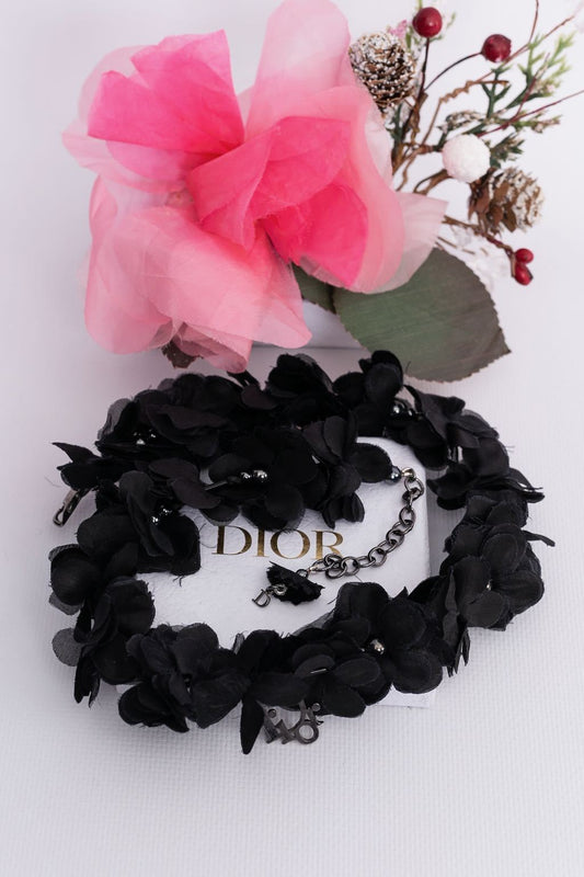 Collier de fleurs noires Dior