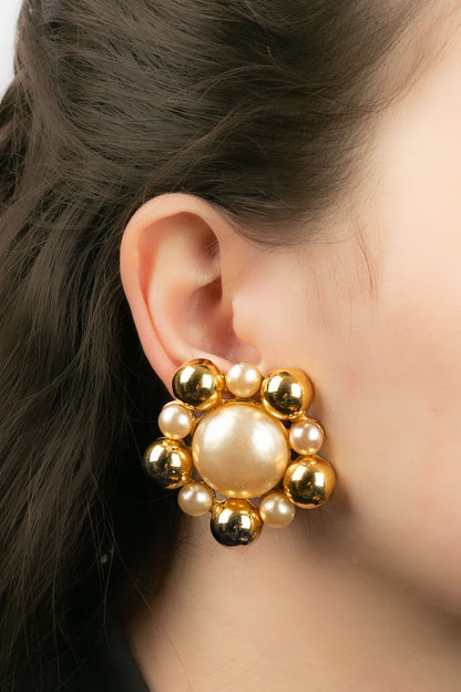 Boucles d'oreilles baroques Chanel 