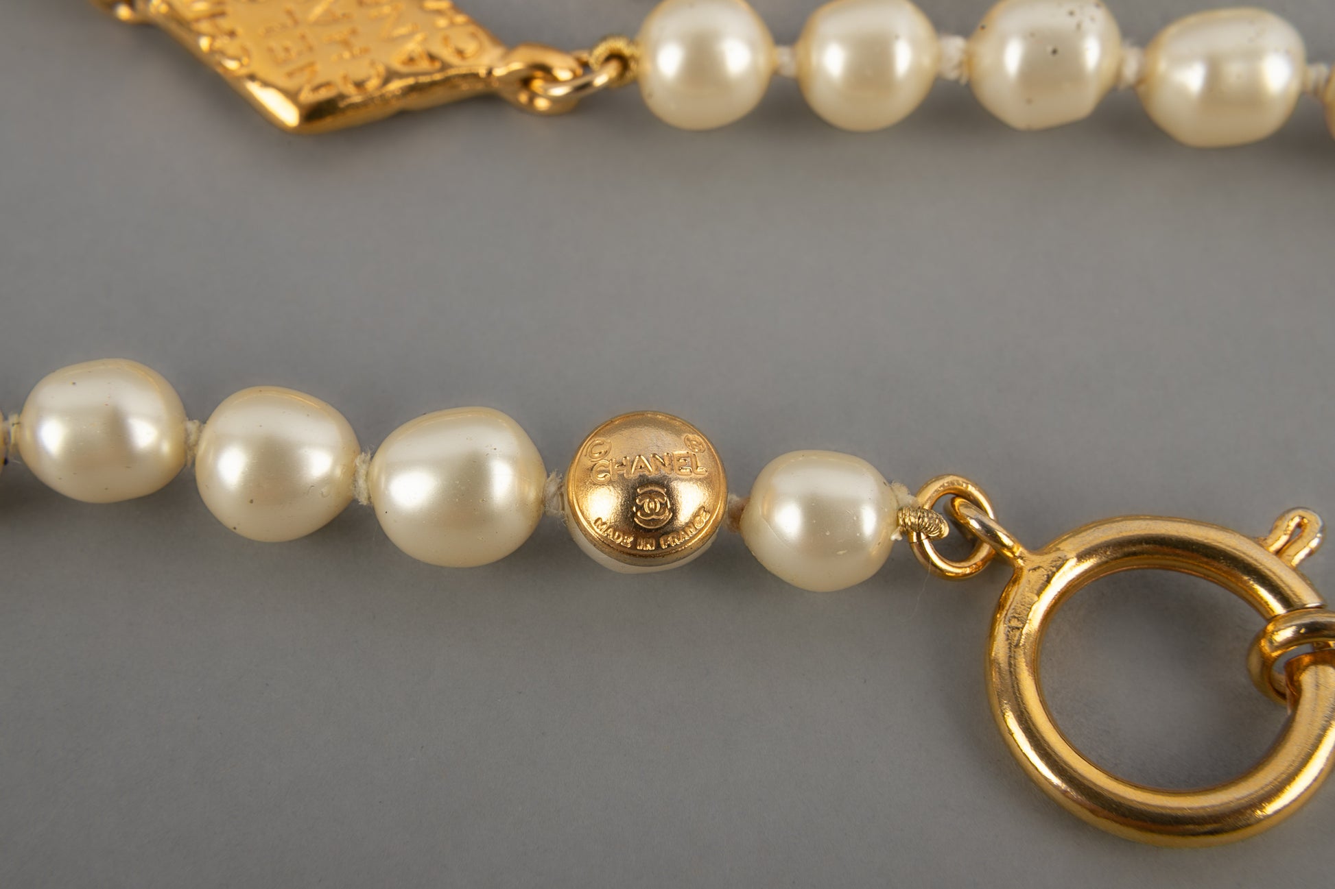 Collier de perles Chanel